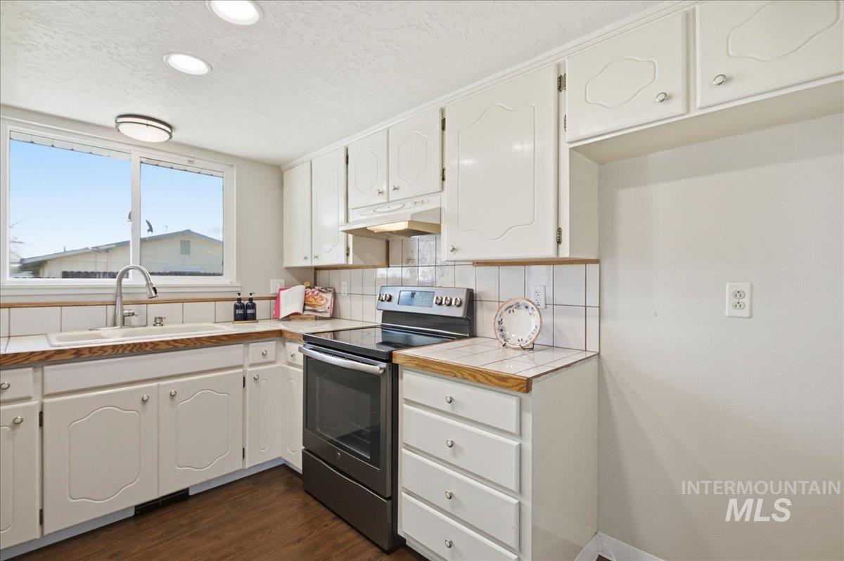 1204 Teton Ave, Caldwell, Idaho 83605, 3 Bedrooms, 2 Bathrooms, Residential For Sale, Price $438,000,MLS 98974392