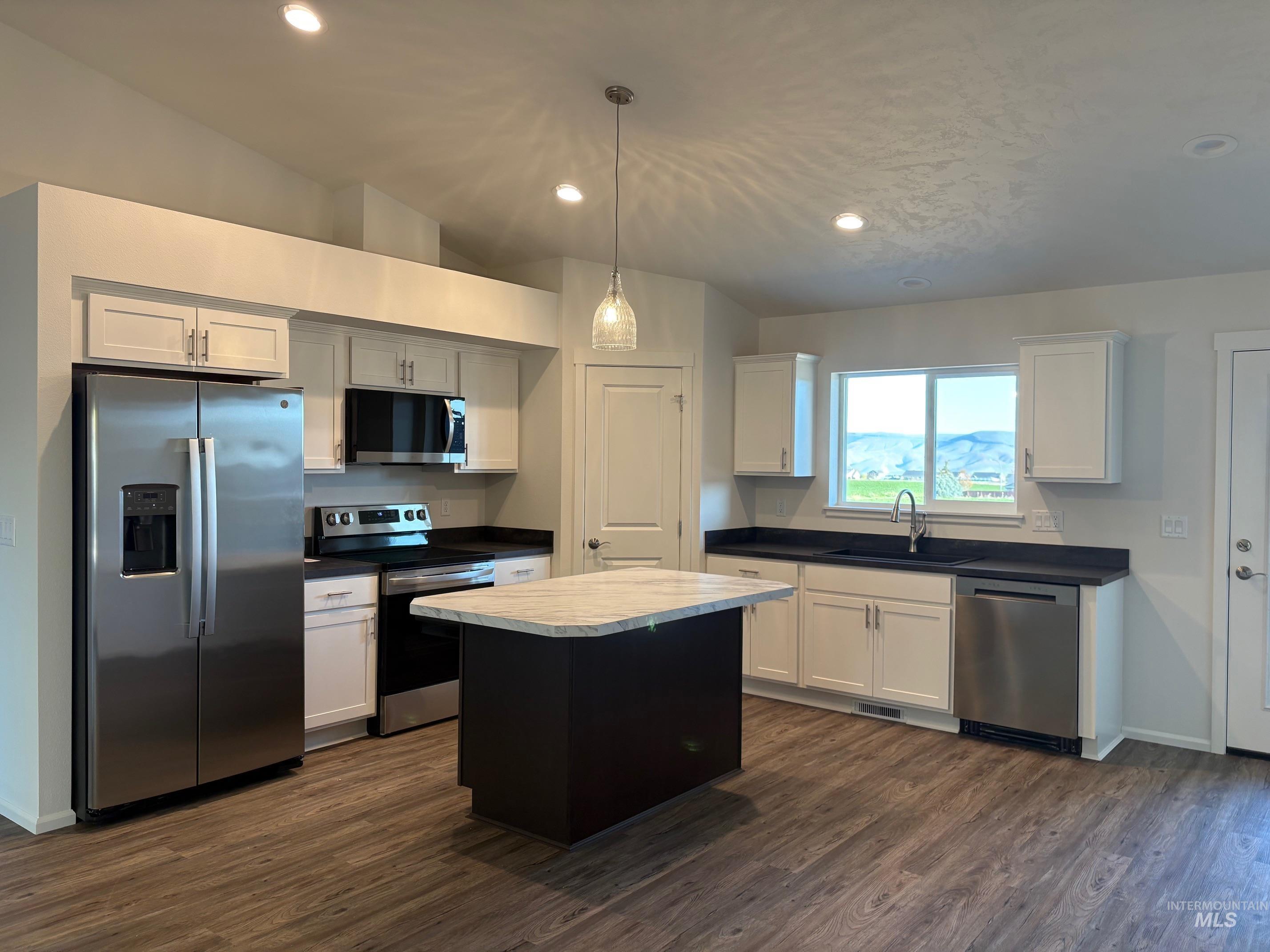 3411 Glacier Drive, Lewiston, Idaho 83501, 3 Bedrooms, 2 Bathrooms, Residential For Sale, Price $369,900,MLS 98974397