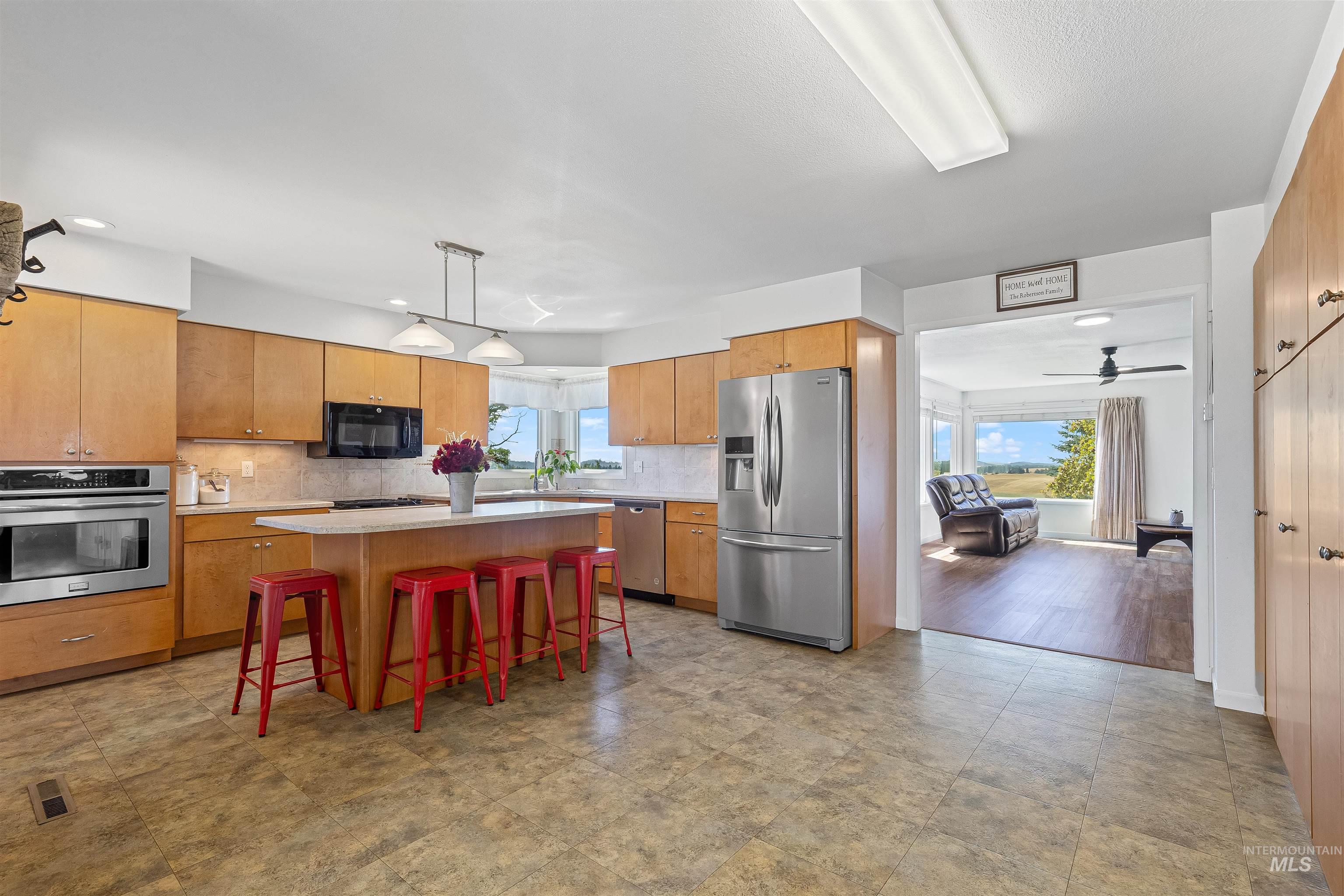 123 Glory Ln, Orofino, Idaho 83544, 3 Bedrooms, 3 Bathrooms, Residential For Sale, Price $549,000,MLS 98974398