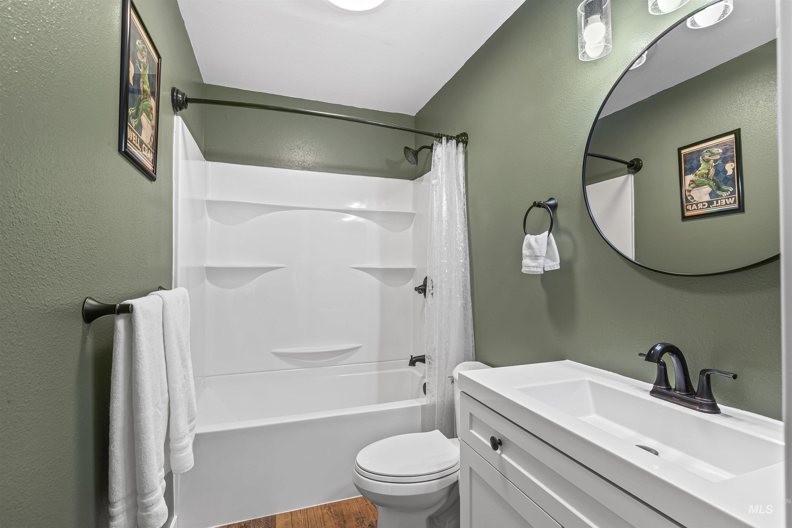 123 Glory Ln, Orofino, Idaho 83544, 3 Bedrooms, 3 Bathrooms, Residential For Sale, Price $549,000,MLS 98974398