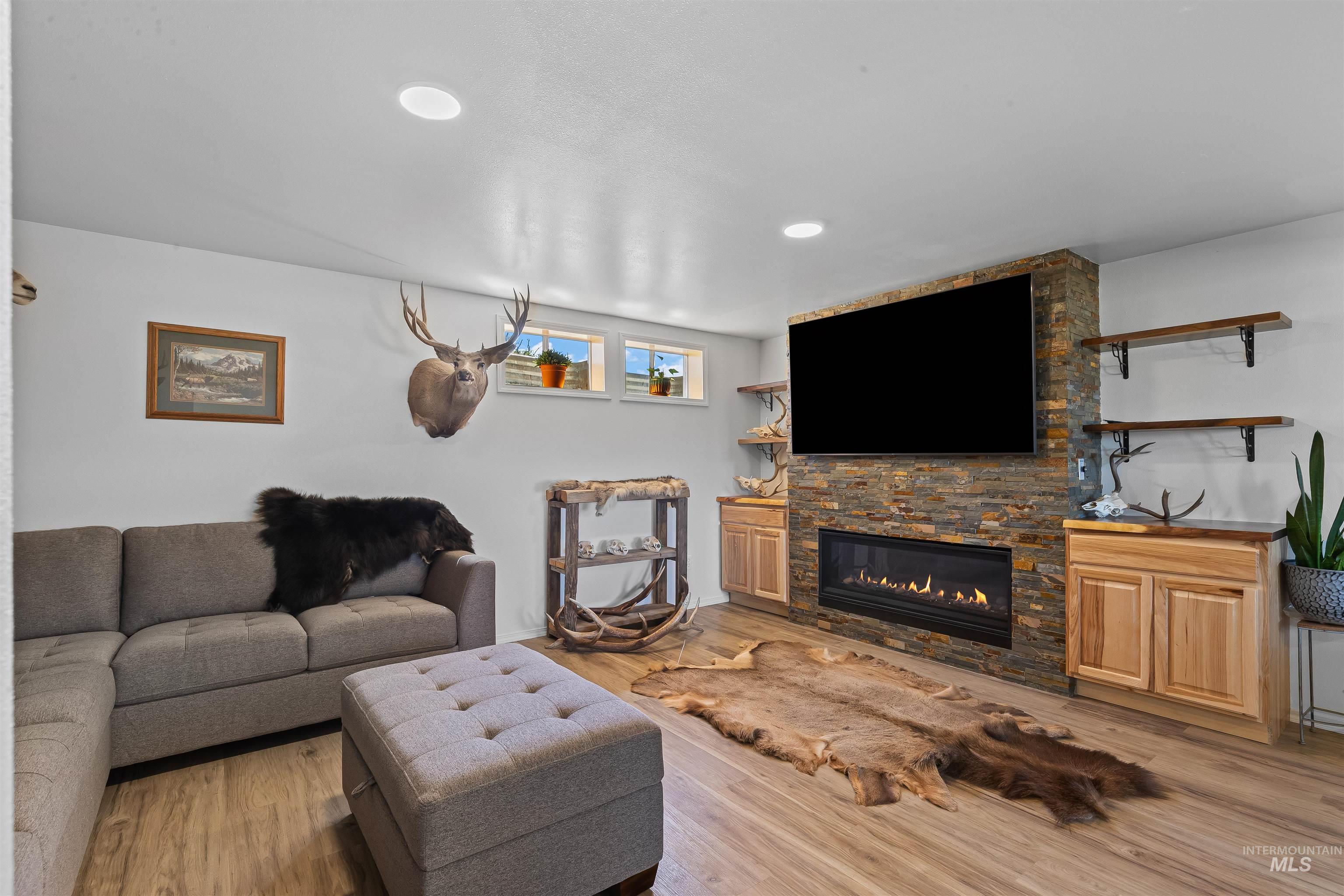 123 Glory Ln, Orofino, Idaho 83544, 3 Bedrooms, 3 Bathrooms, Residential For Sale, Price $549,000,MLS 98974398