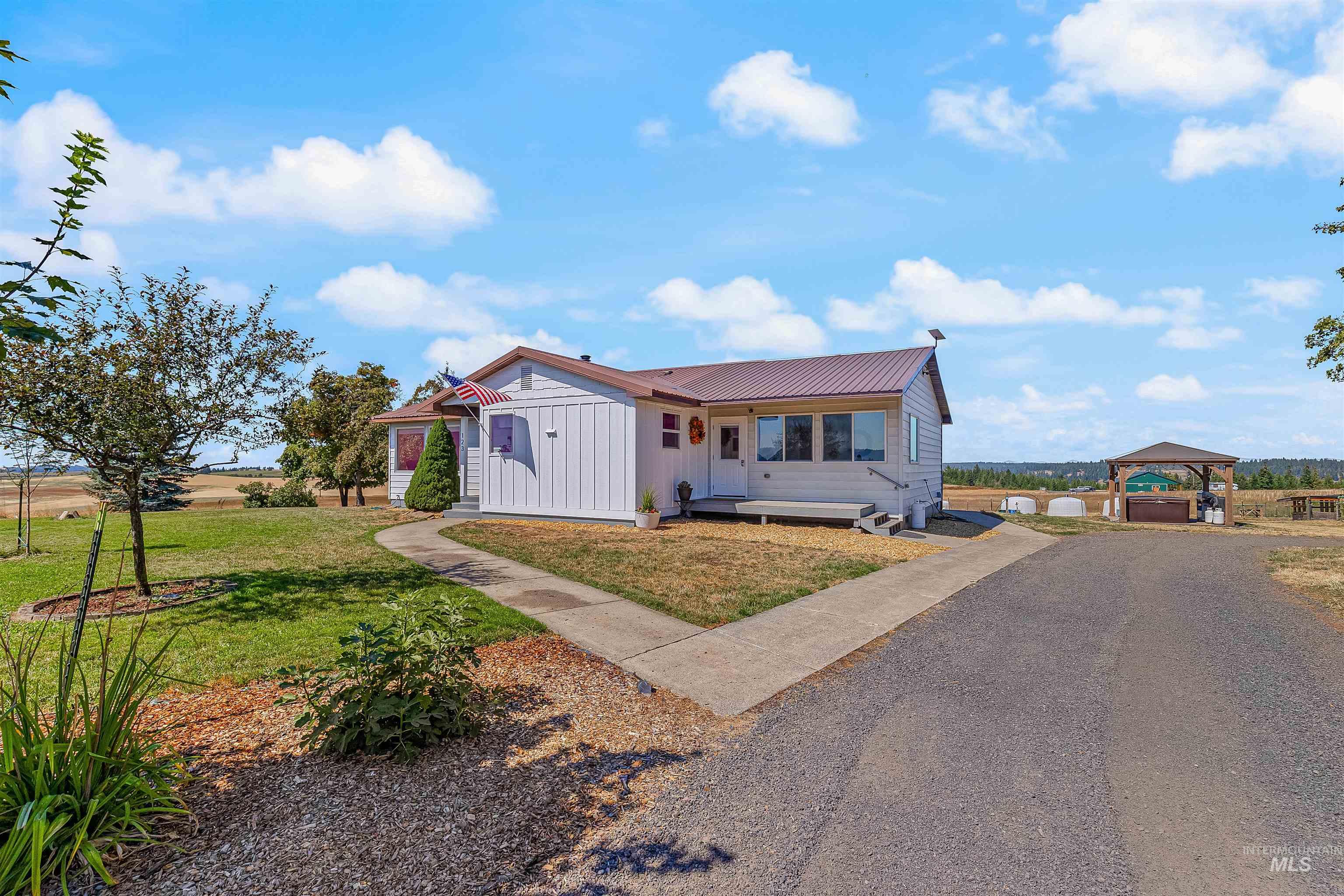 123 Glory Ln, Orofino, Idaho 83544, 3 Bedrooms, 3 Bathrooms, Residential For Sale, Price $549,000,MLS 98974398