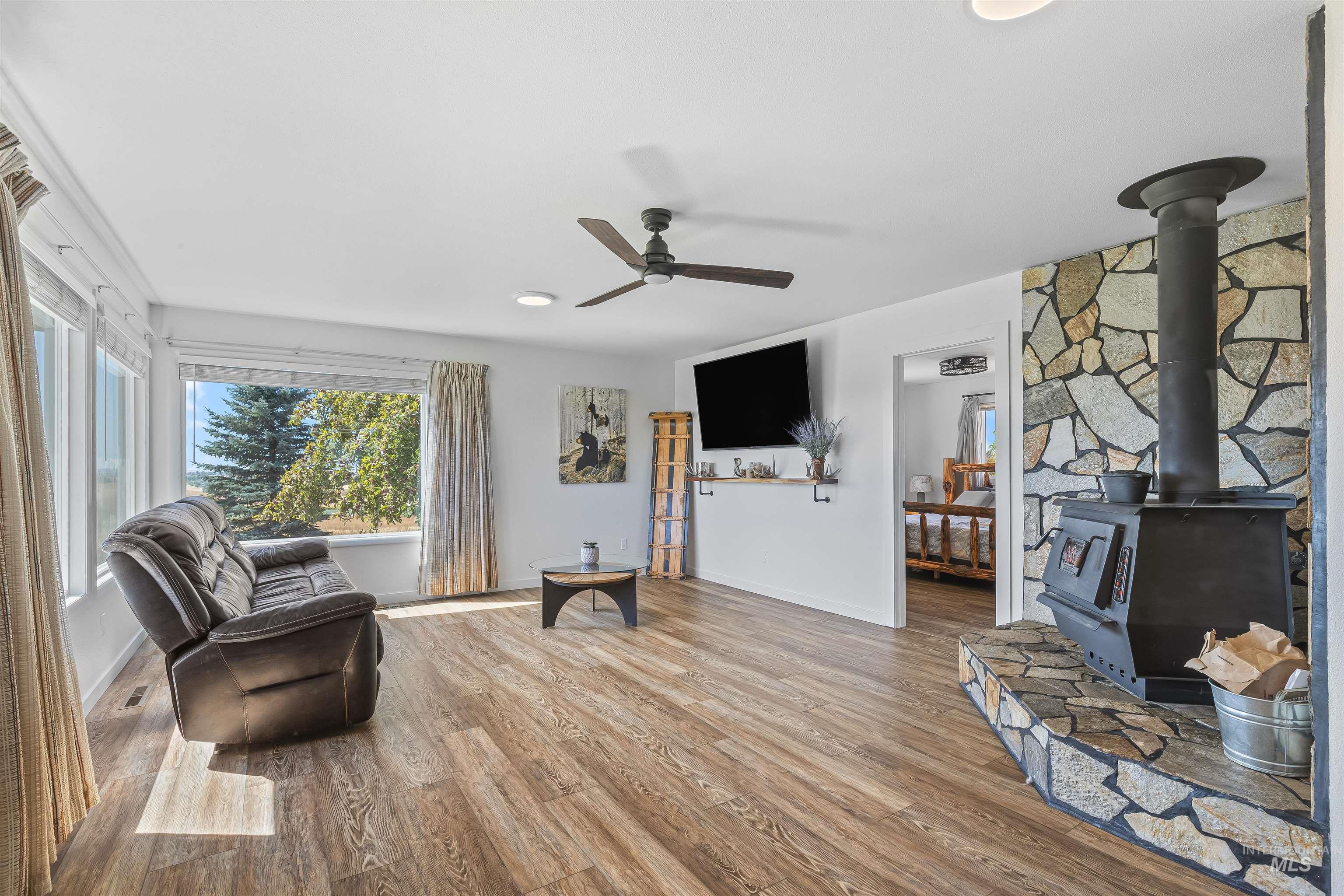 123 Glory Ln, Orofino, Idaho 83544, 3 Bedrooms, 3 Bathrooms, Residential For Sale, Price $549,000,MLS 98974398