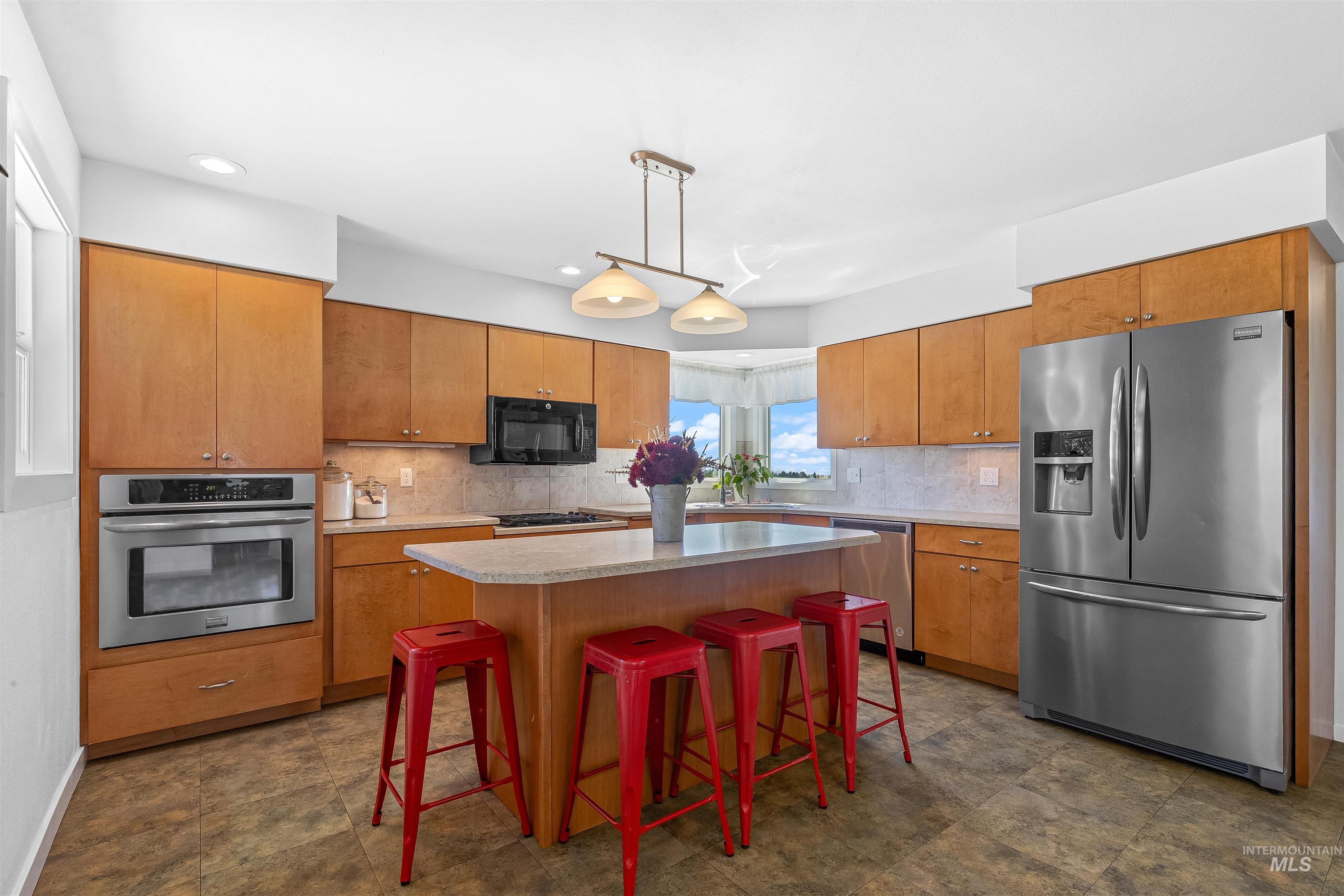 123 Glory Ln, Orofino, Idaho 83544, 3 Bedrooms, 3 Bathrooms, Residential For Sale, Price $549,000,MLS 98974398