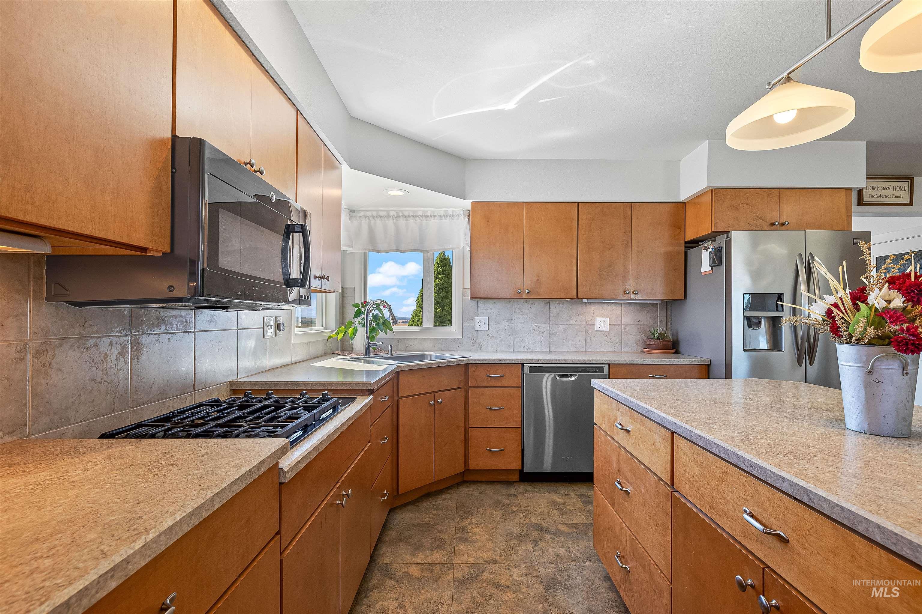 123 Glory Ln, Orofino, Idaho 83544, 3 Bedrooms, 3 Bathrooms, Residential For Sale, Price $549,000,MLS 98974398