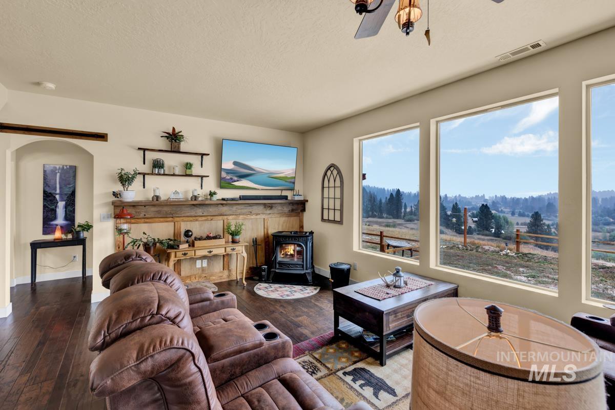 12 Open Road, Garden Valley, Idaho 83622, 2 Bedrooms, 2 Bathrooms, Residential For Sale, Price $839,000,MLS 98974399