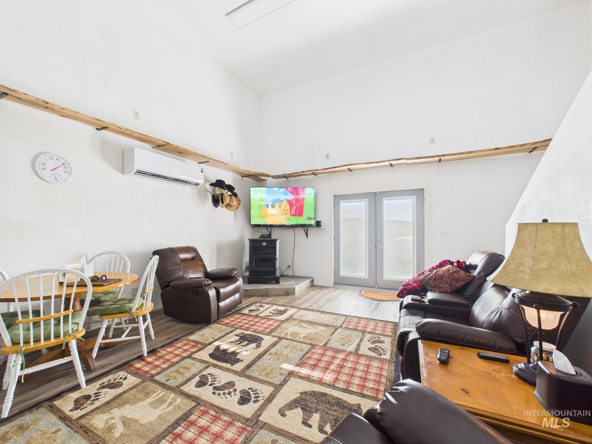 1086 Highland, Mesa, Idaho 83643, 3 Bedrooms, 2 Bathrooms, Residential For Sale, Price $525,000,MLS 98974401