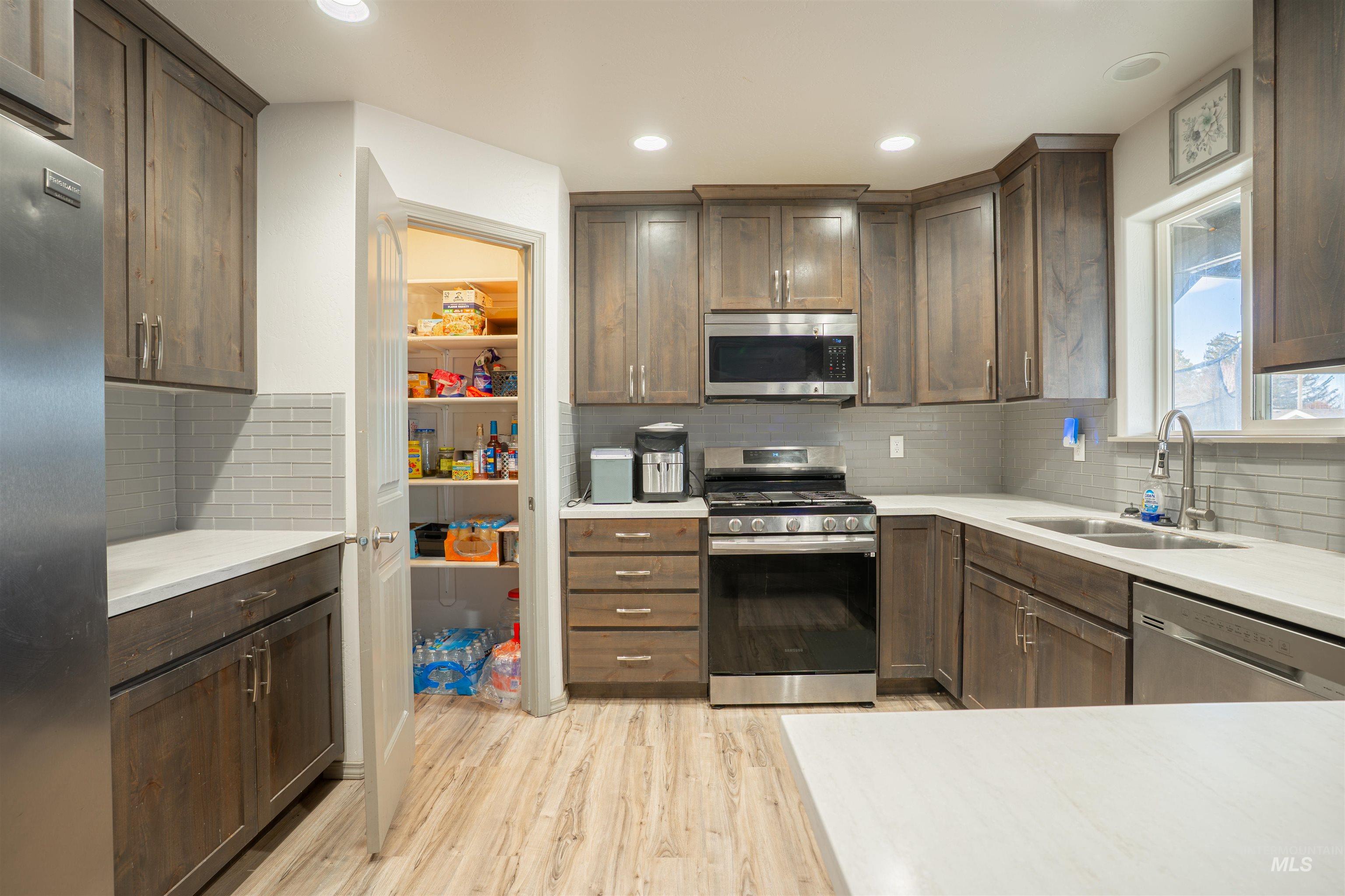 808 E Ave J, Jerome, Idaho 83338, 3 Bedrooms, 2 Bathrooms, Residential For Sale, Price $430,000,MLS 98974402