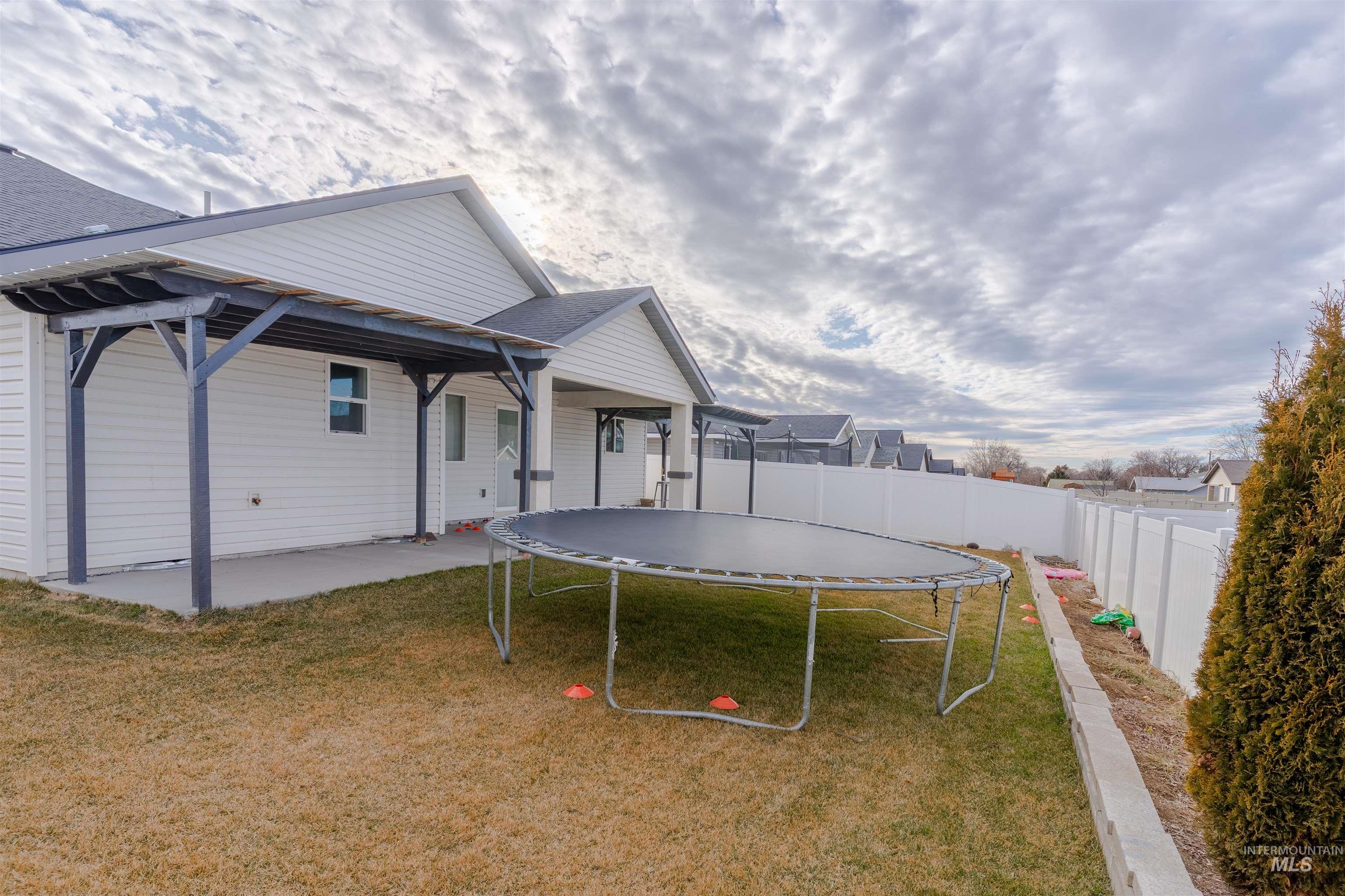 808 E Ave J, Jerome, Idaho 83338, 3 Bedrooms, 2 Bathrooms, Residential For Sale, Price $430,000,MLS 98974402