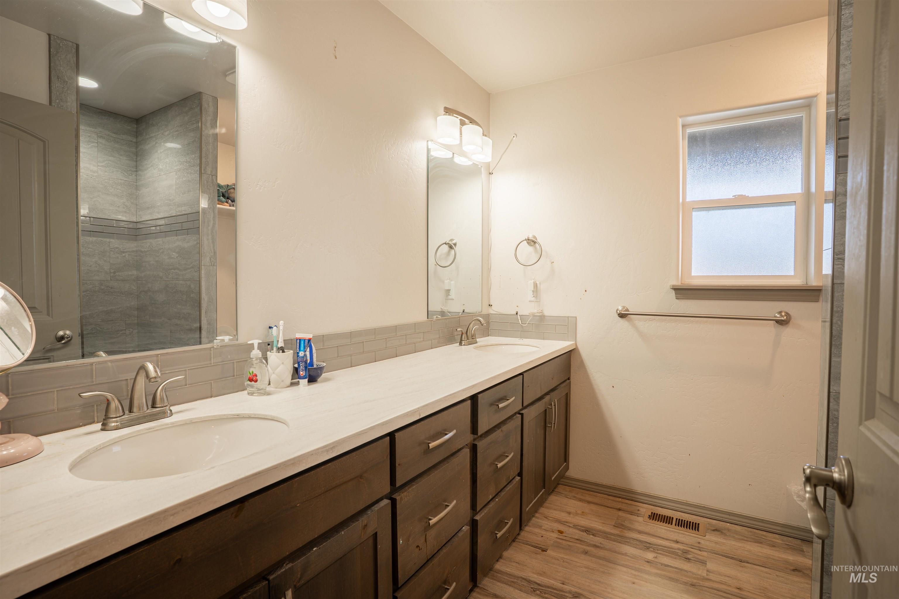 808 E Ave J, Jerome, Idaho 83338, 3 Bedrooms, 2 Bathrooms, Residential For Sale, Price $430,000,MLS 98974402