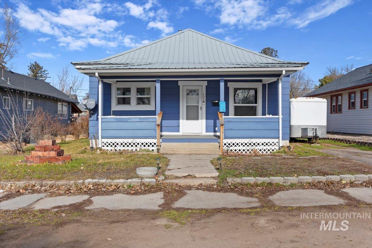 320 B Ave E, Jerome, Idaho 83338, 3 Bedrooms, 1 Bathroom, Residential For Sale, Price $240,000,MLS 98974408