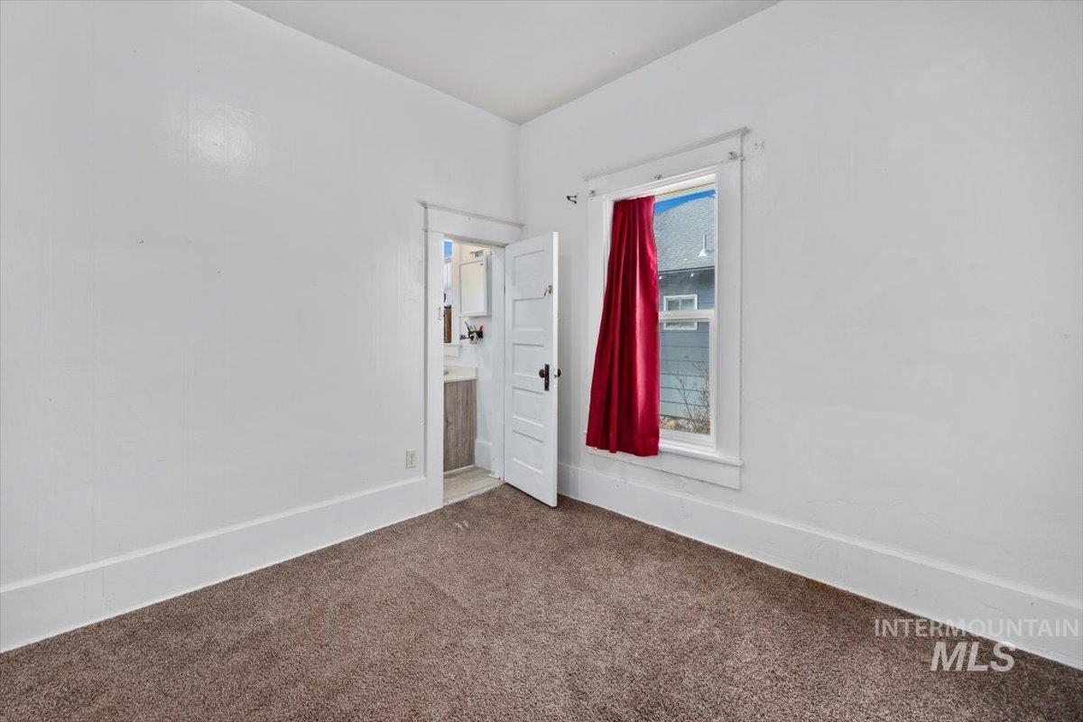 320 B Ave E, Jerome, Idaho 83338, 3 Bedrooms, 1 Bathroom, Residential For Sale, Price $240,000,MLS 98974408