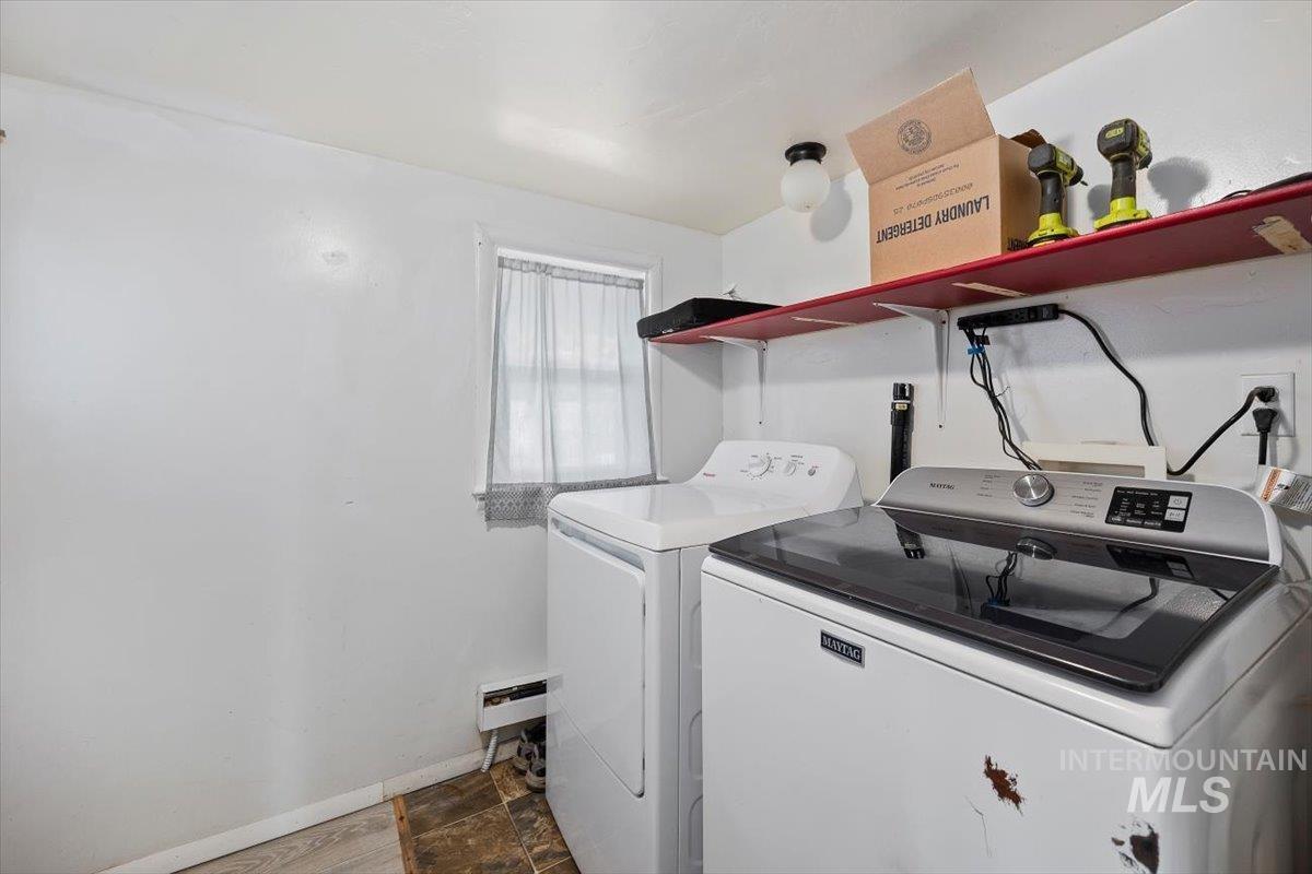 320 B Ave E, Jerome, Idaho 83338, 3 Bedrooms, 1 Bathroom, Residential For Sale, Price $240,000,MLS 98974408