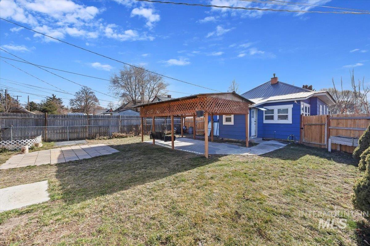 320 B Ave E, Jerome, Idaho 83338, 3 Bedrooms, 1 Bathroom, Residential For Sale, Price $240,000,MLS 98974408