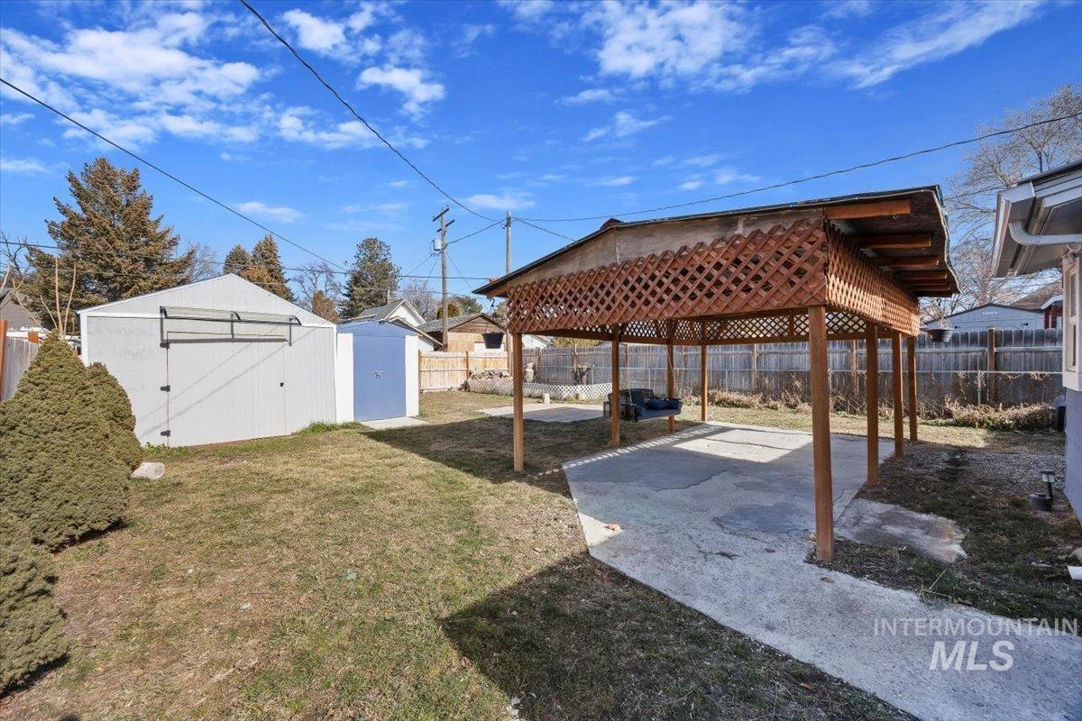 320 B Ave E, Jerome, Idaho 83338, 3 Bedrooms, 1 Bathroom, Residential For Sale, Price $240,000,MLS 98974408