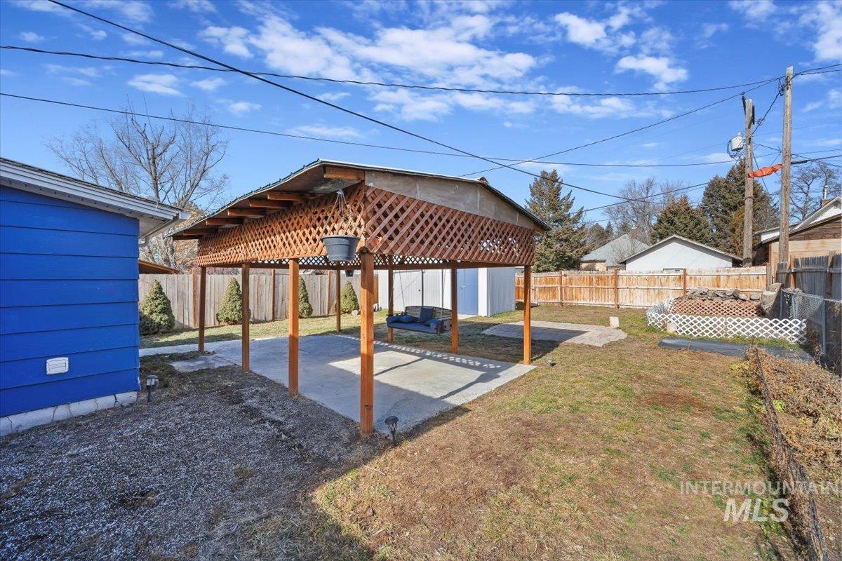 320 B Ave E, Jerome, Idaho 83338, 3 Bedrooms, 1 Bathroom, Residential For Sale, Price $240,000,MLS 98974408