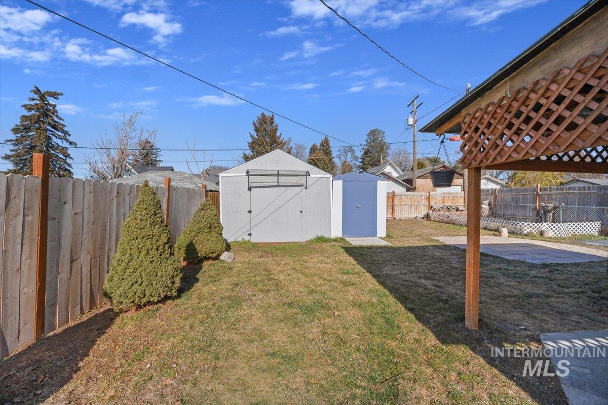 320 B Ave E, Jerome, Idaho 83338, 3 Bedrooms, 1 Bathroom, Residential For Sale, Price $240,000,MLS 98974408
