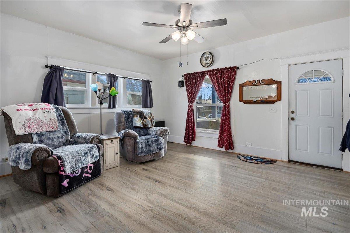 320 B Ave E, Jerome, Idaho 83338, 3 Bedrooms, 1 Bathroom, Residential For Sale, Price $240,000,MLS 98974408