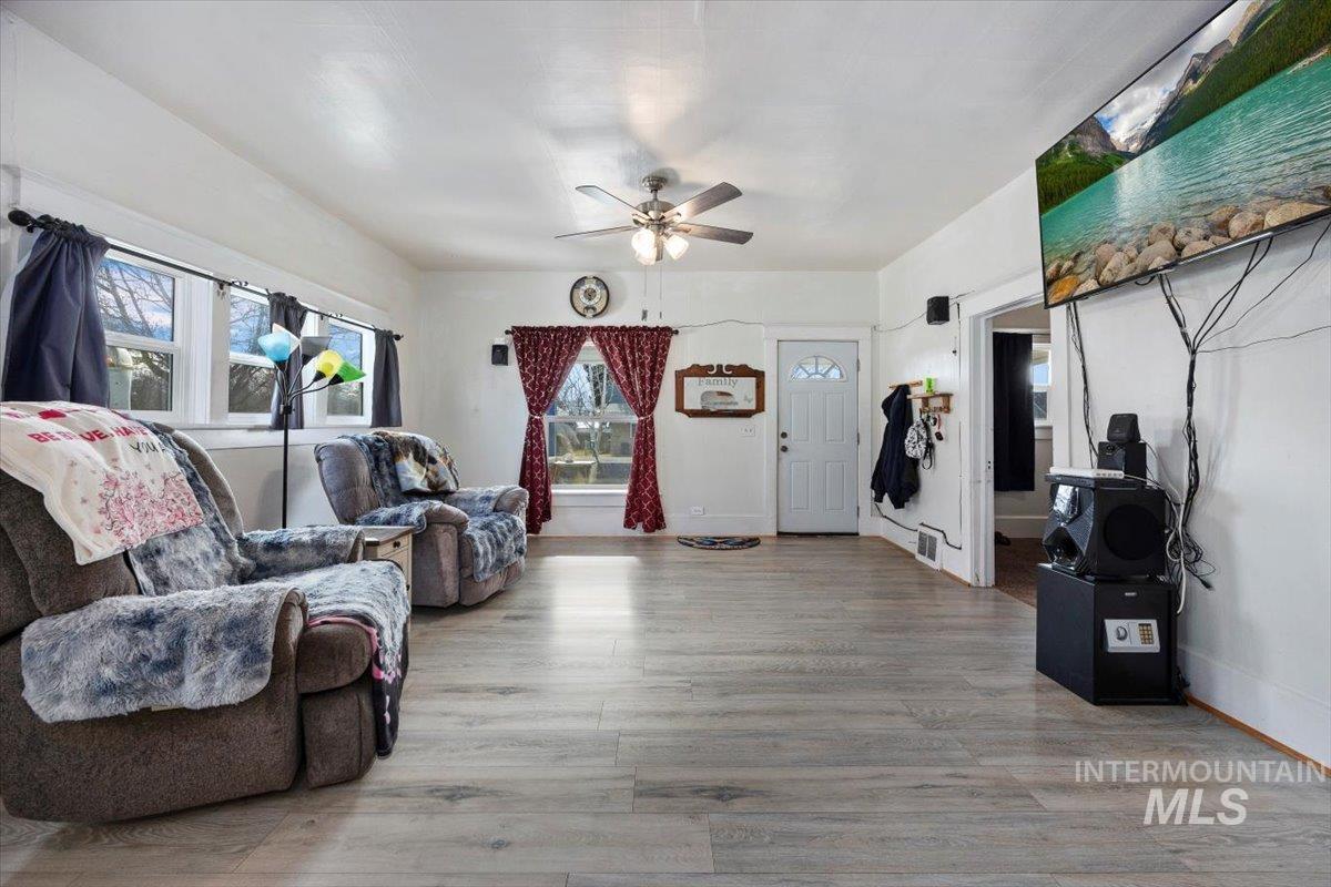 320 B Ave E, Jerome, Idaho 83338, 3 Bedrooms, 1 Bathroom, Residential For Sale, Price $240,000,MLS 98974408