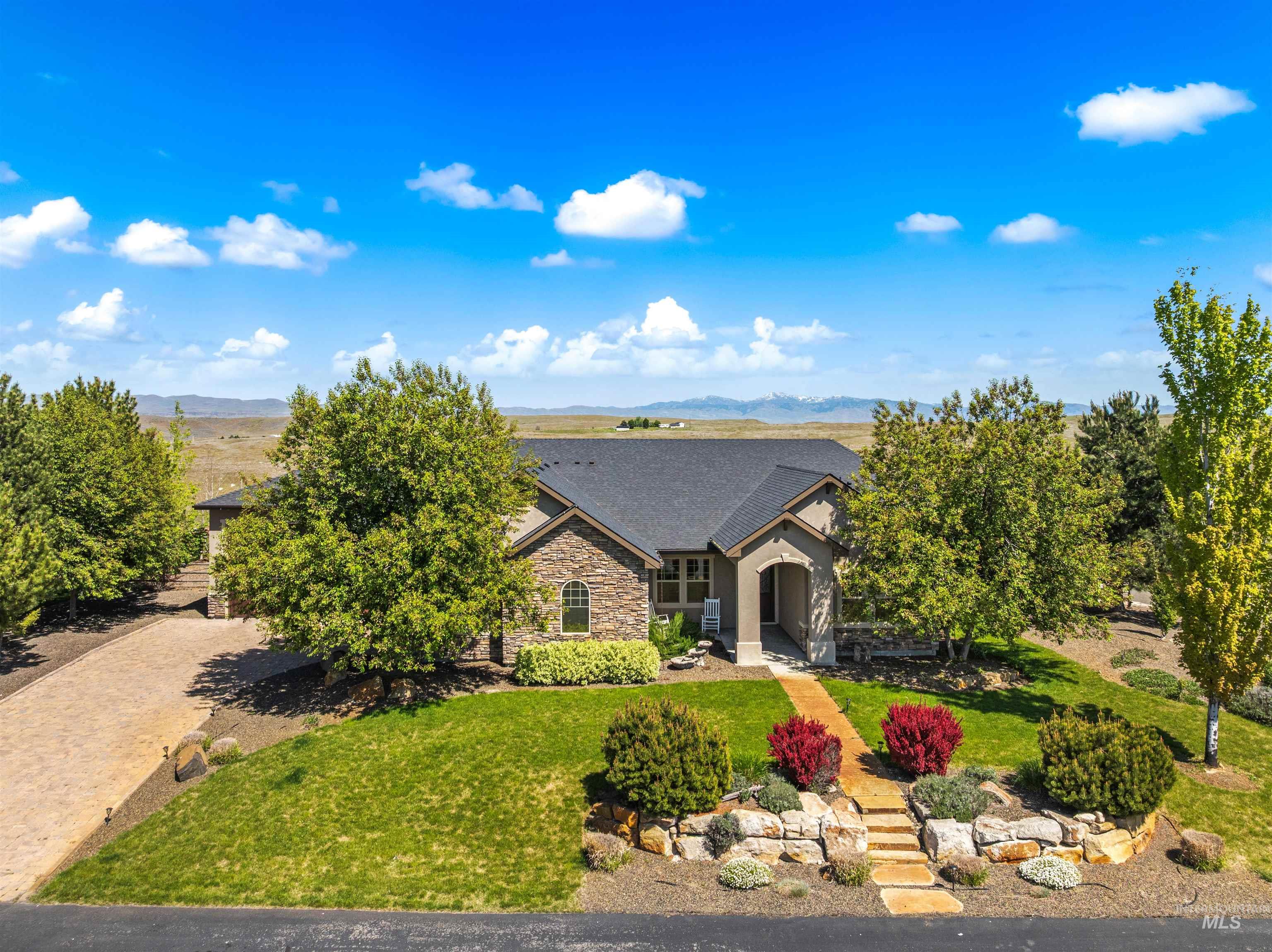 7521 N Grand Ridge Lane, Eagle, Idaho 83616, 3 Bedrooms, 2.5 Bathrooms, Residential For Sale, Price $996,500,MLS 98974410