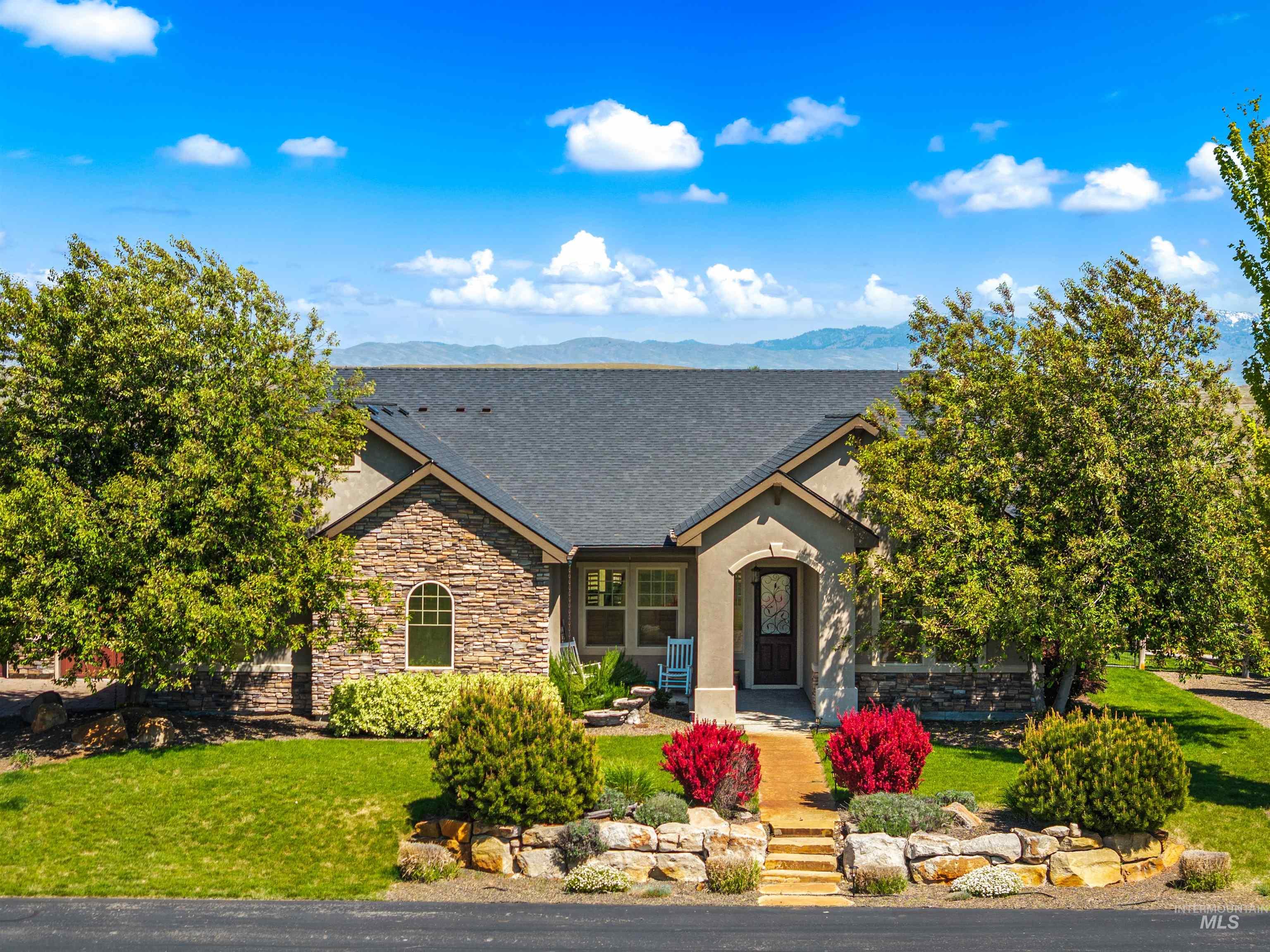 7521 N Grand Ridge Lane, Eagle, Idaho 83616, 3 Bedrooms, 2.5 Bathrooms, Residential For Sale, Price $999,000, 98974410