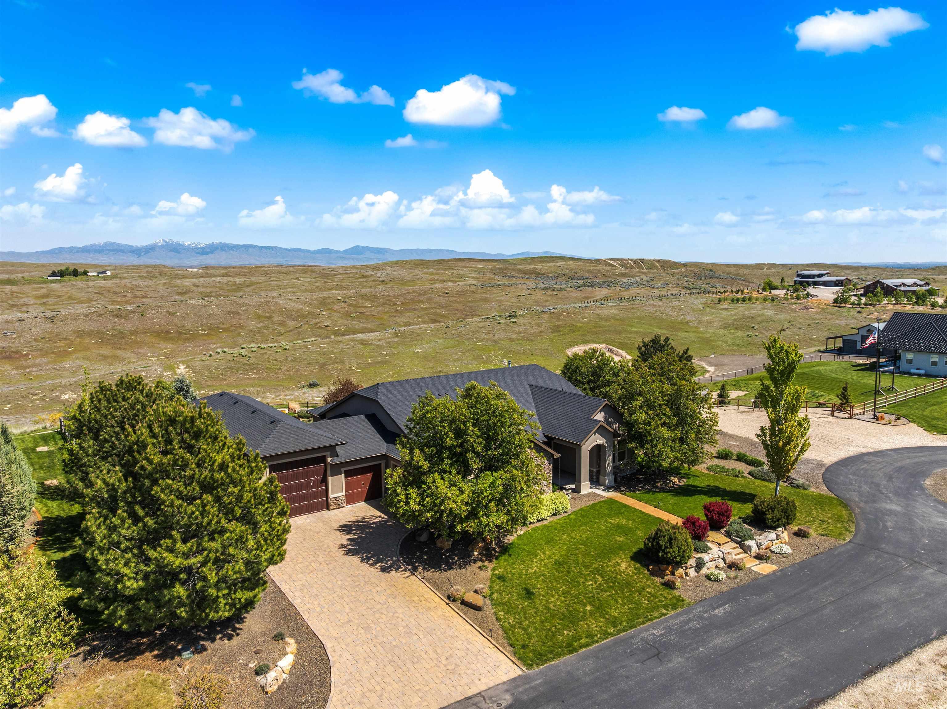 7521 N Grand Ridge Lane, Eagle, Idaho 83616, 3 Bedrooms, 2.5 Bathrooms, Residential For Sale, Price $999,000, 98974410