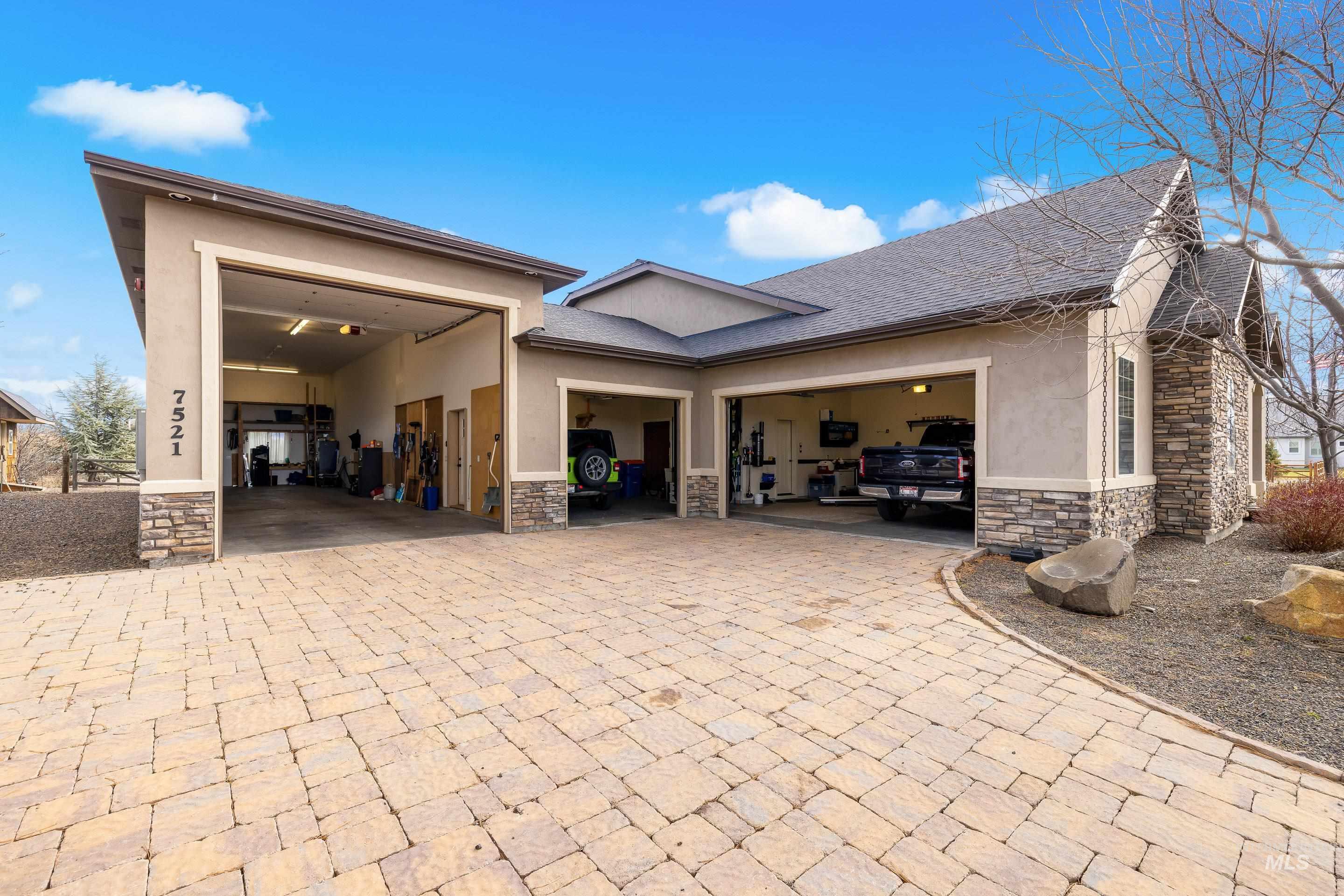 7521 N Grand Ridge Lane, Eagle, Idaho 83616, 3 Bedrooms, 2.5 Bathrooms, Residential For Sale, Price $999,000, 98974410