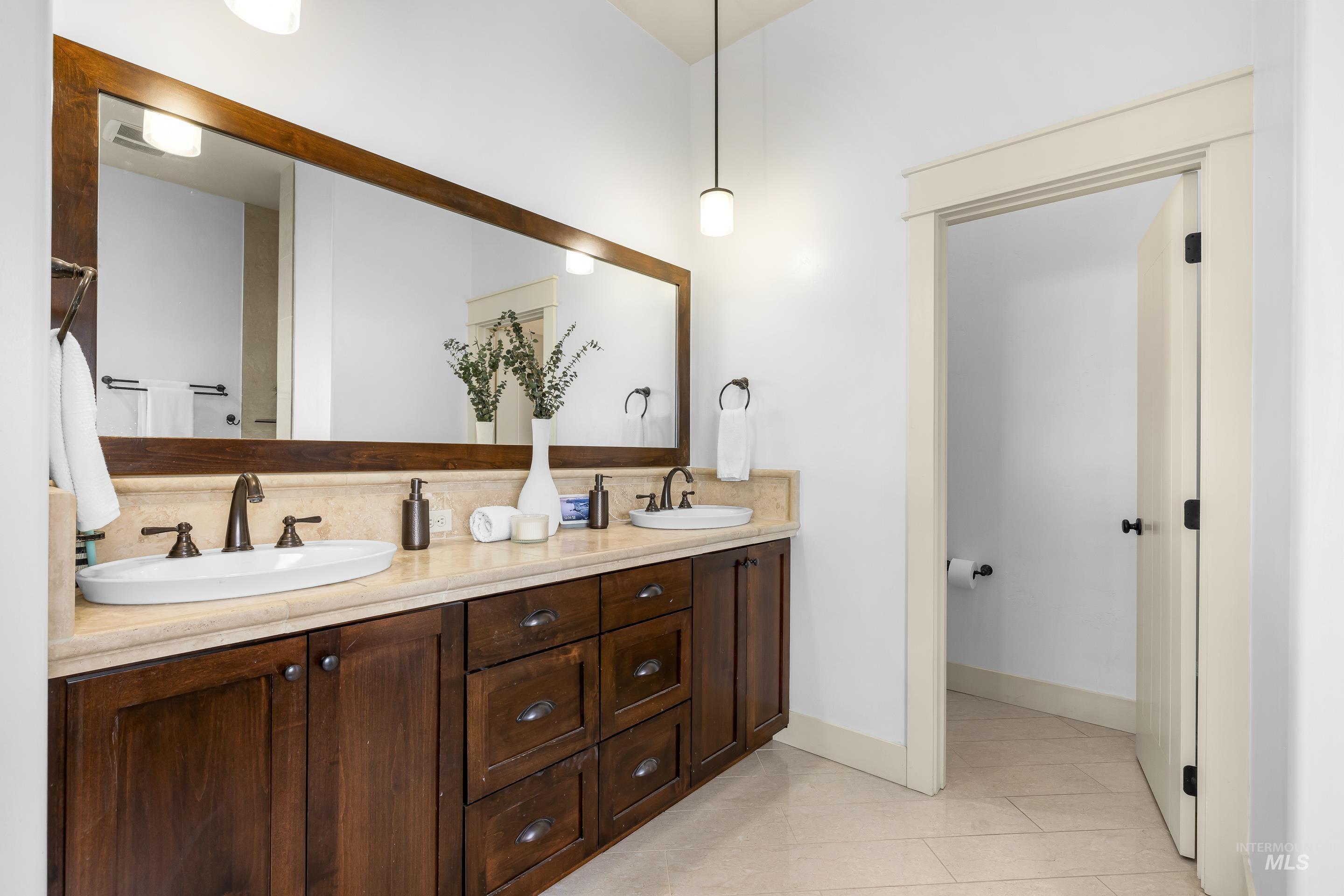 7521 N Grand Ridge Lane, Eagle, Idaho 83616, 3 Bedrooms, 2.5 Bathrooms, Residential For Sale, Price $1,100,000,MLS 98974410