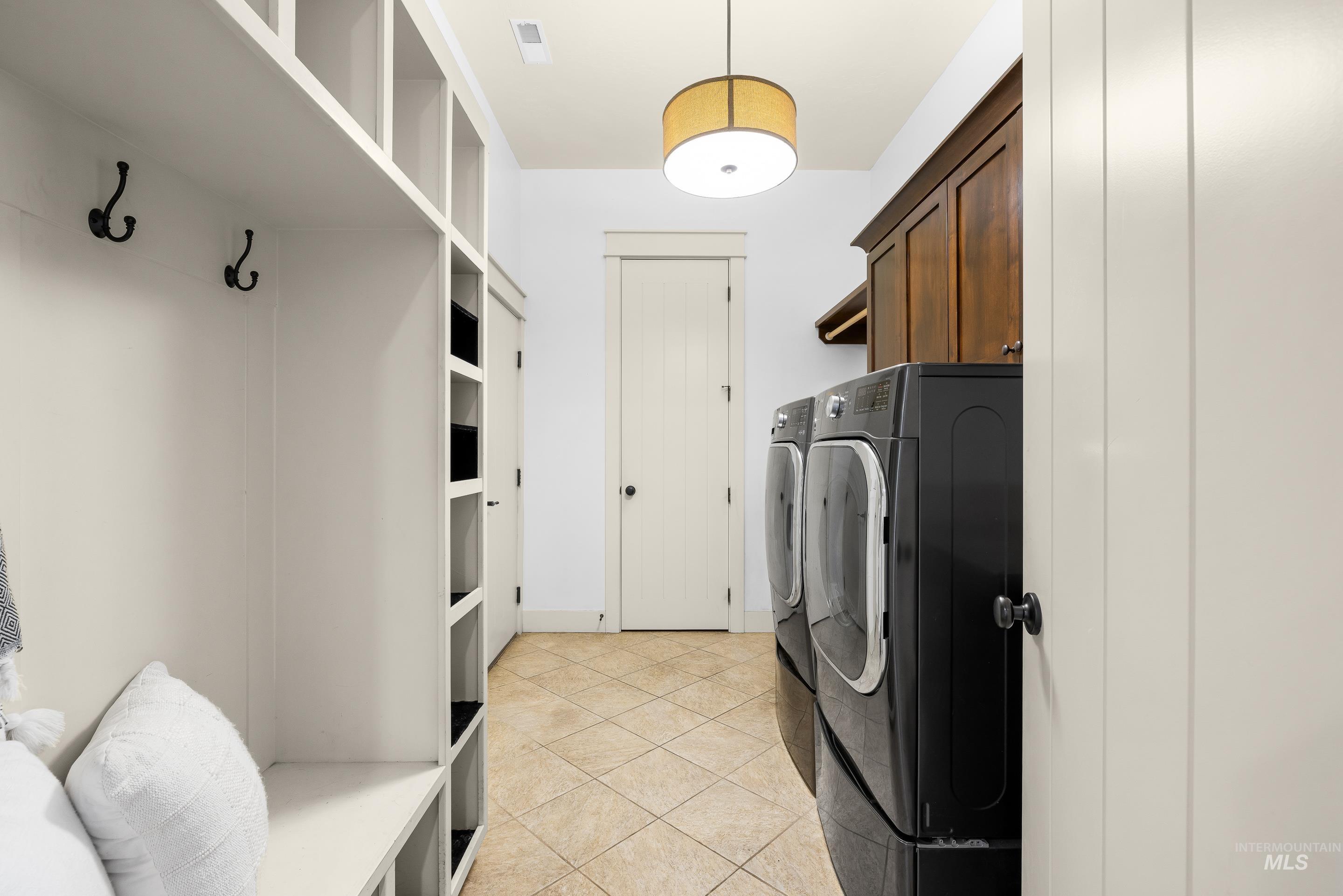 7521 N Grand Ridge Lane, Eagle, Idaho 83616, 3 Bedrooms, 2.5 Bathrooms, Residential For Sale, Price $1,100,000,MLS 98974410