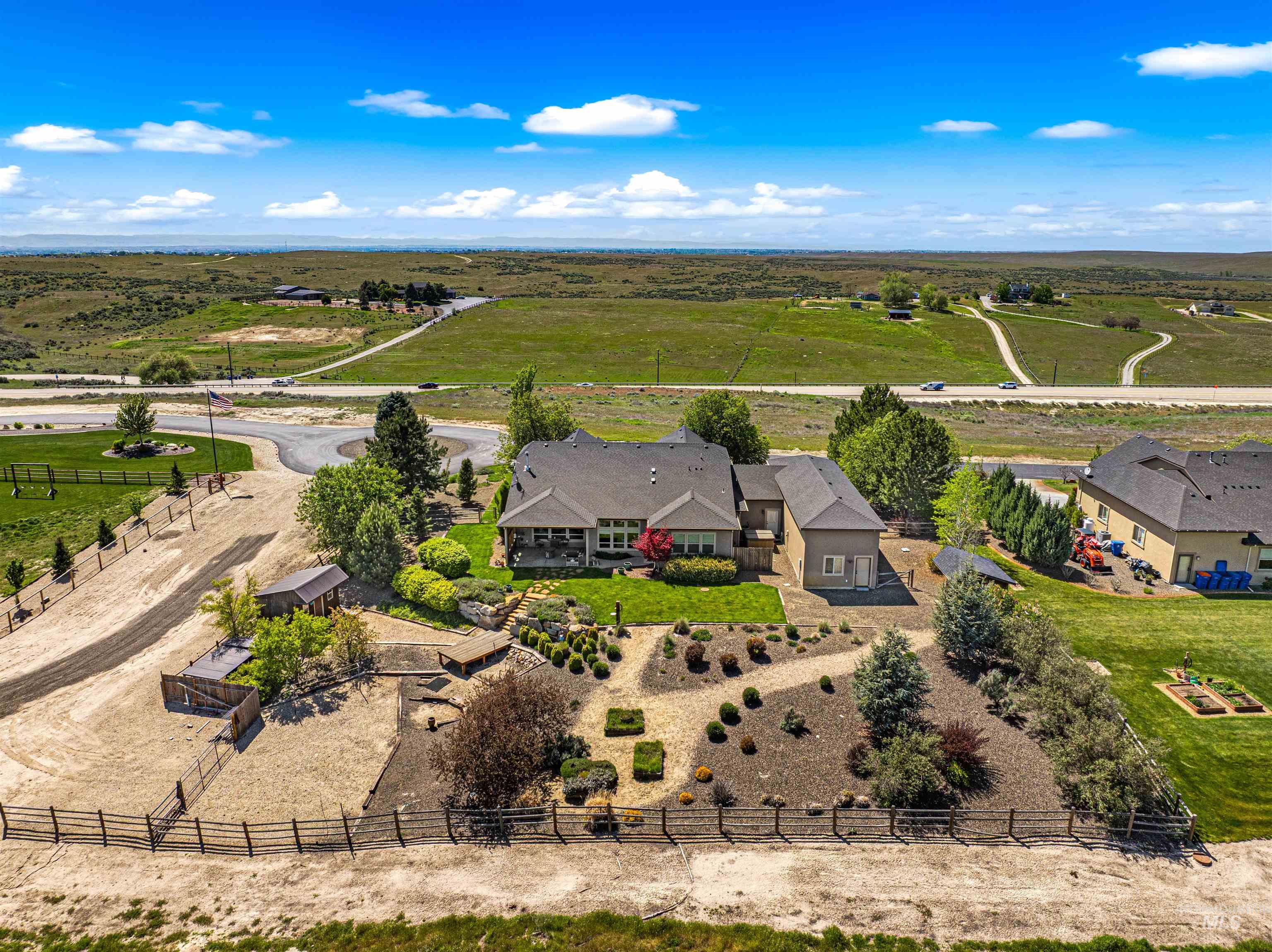 7521 N Grand Ridge Lane, Eagle, Idaho 83616, 3 Bedrooms, 2.5 Bathrooms, Residential For Sale, Price $999,000, 98974410