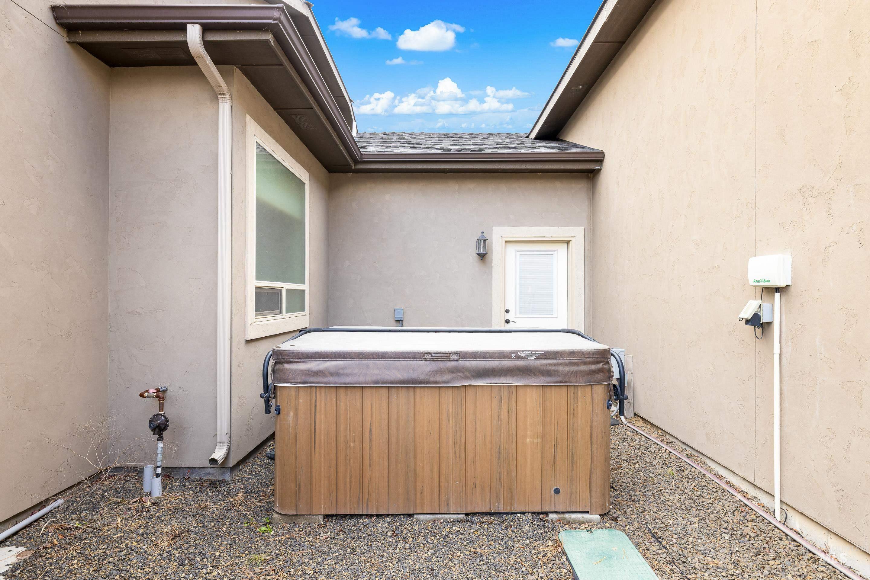 7521 N Grand Ridge Lane, Eagle, Idaho 83616, 3 Bedrooms, 2.5 Bathrooms, Residential For Sale, Price $1,100,000,MLS 98974410