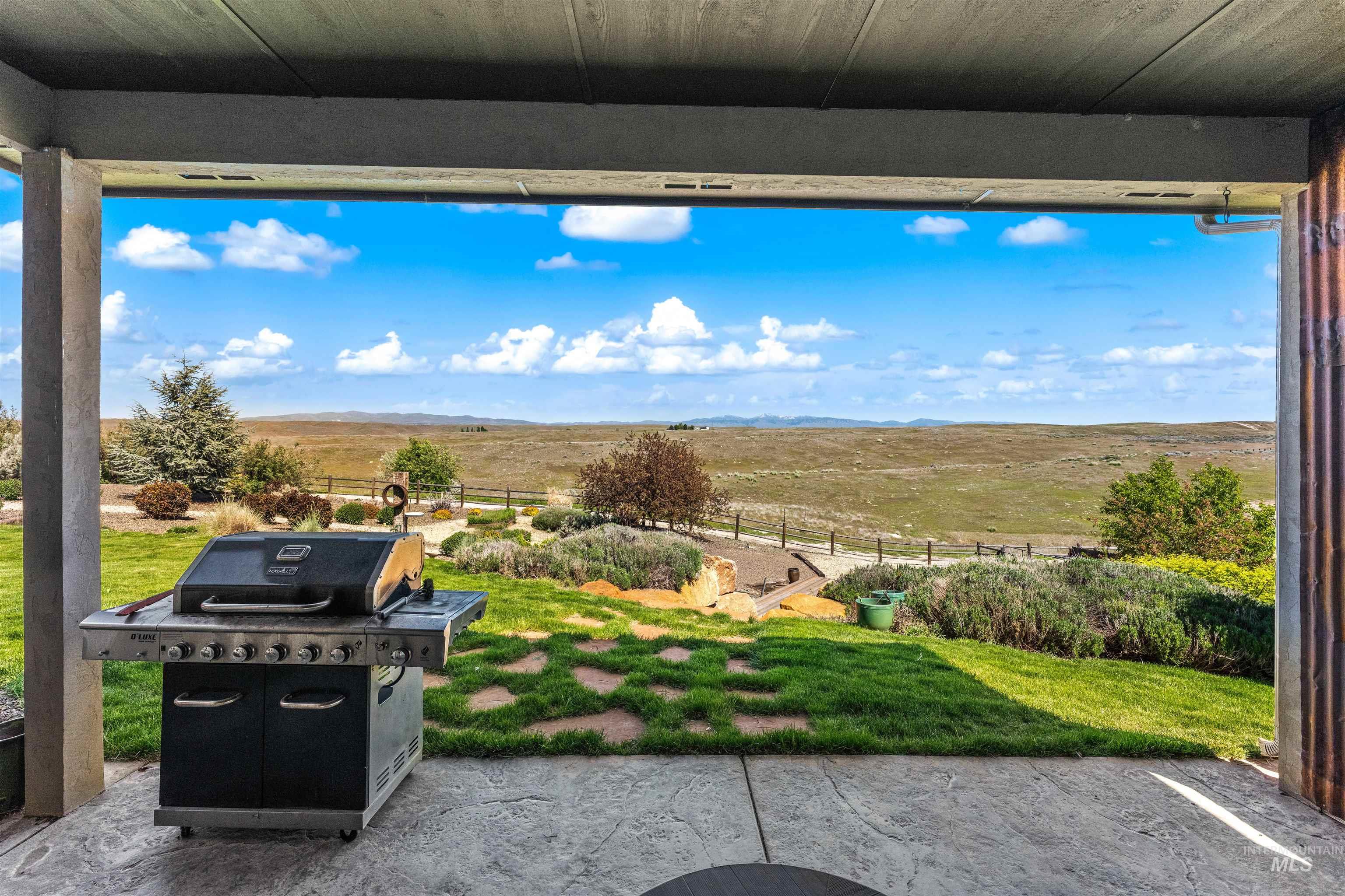 7521 N Grand Ridge Lane, Eagle, Idaho 83616, 3 Bedrooms, 2.5 Bathrooms, Residential For Sale, Price $999,000, 98974410
