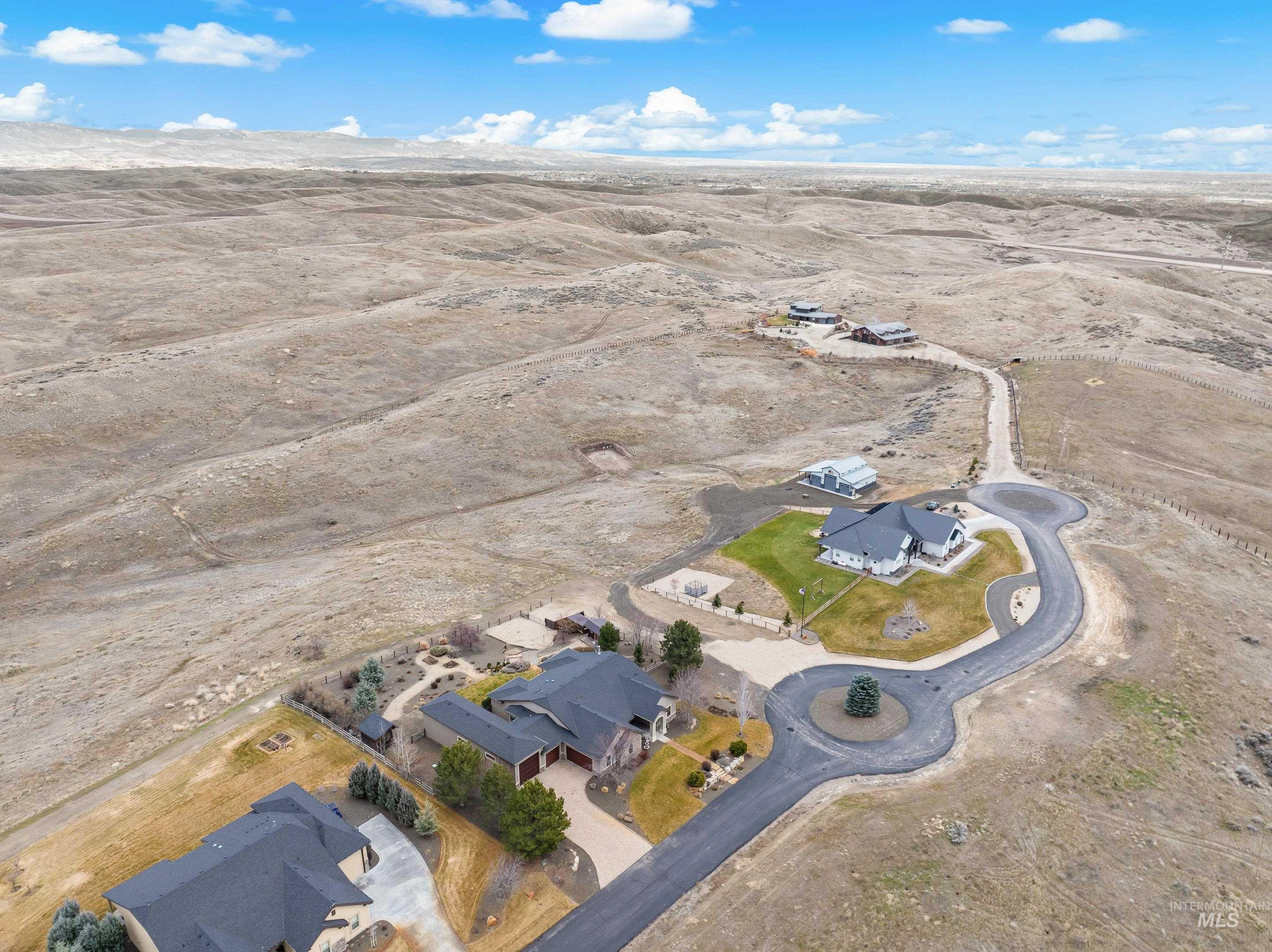 7521 N Grand Ridge Lane, Eagle, Idaho 83616, 3 Bedrooms, 2.5 Bathrooms, Residential For Sale, Price $1,100,000,MLS 98974410