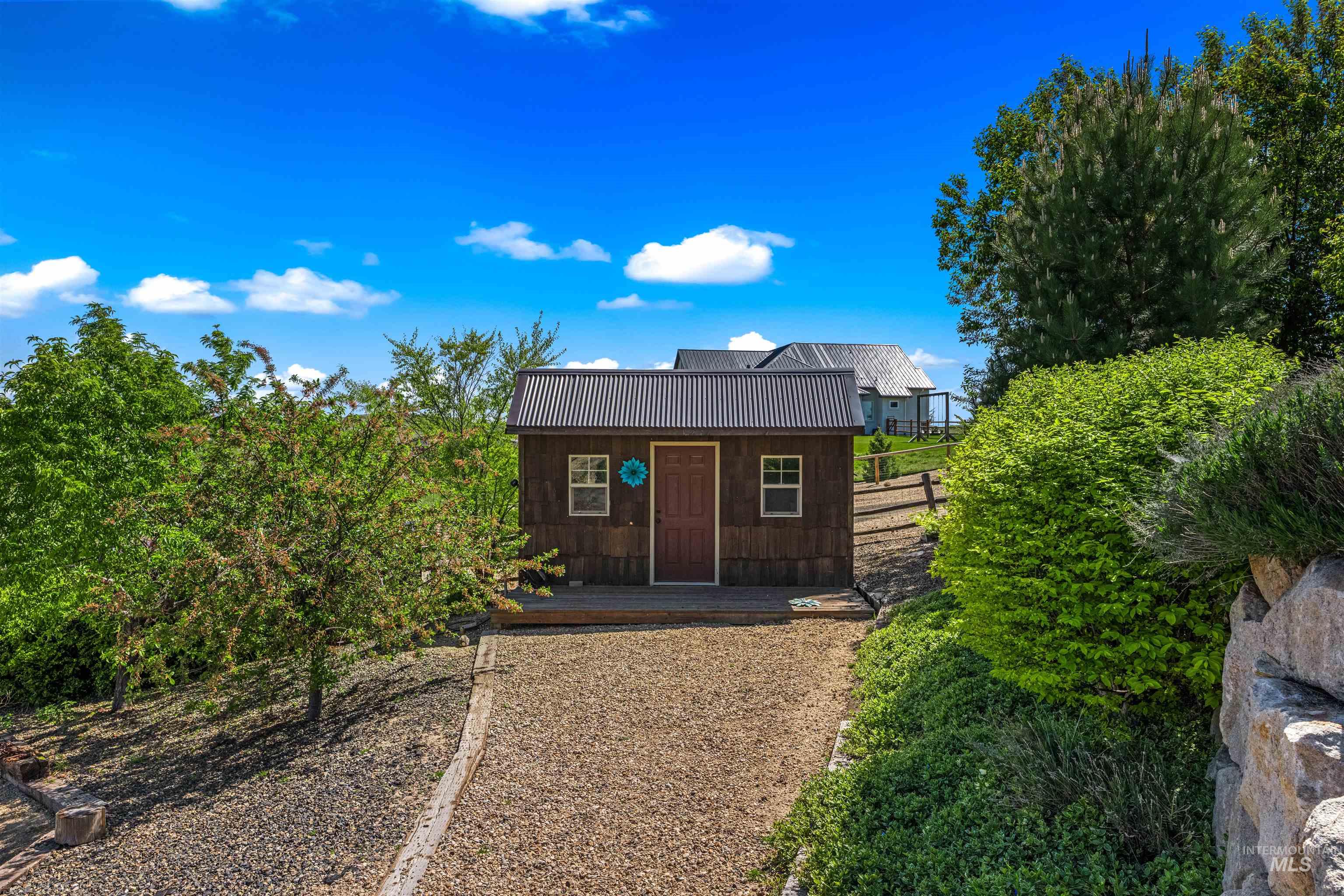 7521 N Grand Ridge Lane, Eagle, Idaho 83616, 3 Bedrooms, 2.5 Bathrooms, Residential For Sale, Price $999,000, 98974410