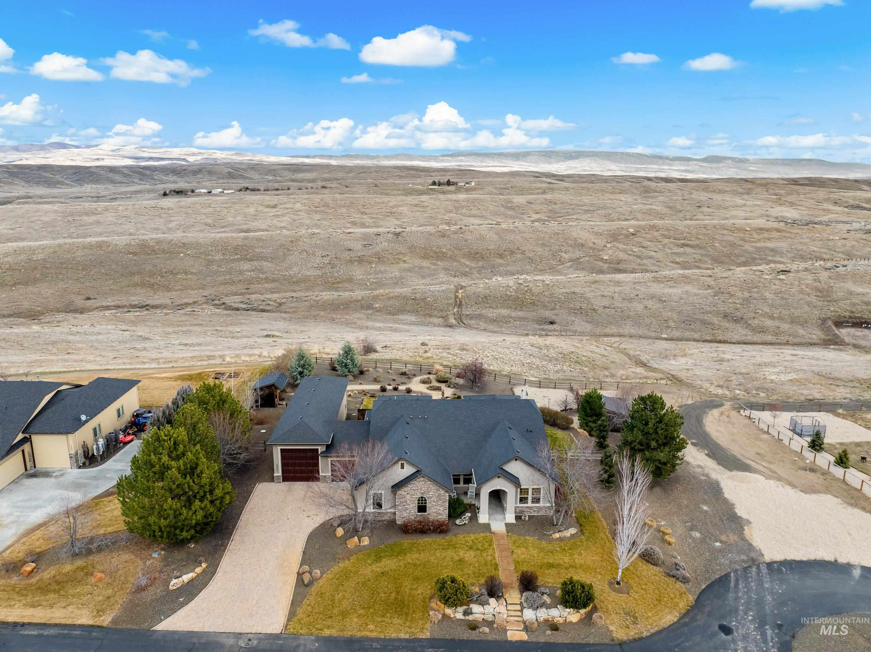 7521 N Grand Ridge Lane, Eagle, Idaho 83616, 3 Bedrooms, 2.5 Bathrooms, Residential For Sale, Price $1,100,000,MLS 98974410