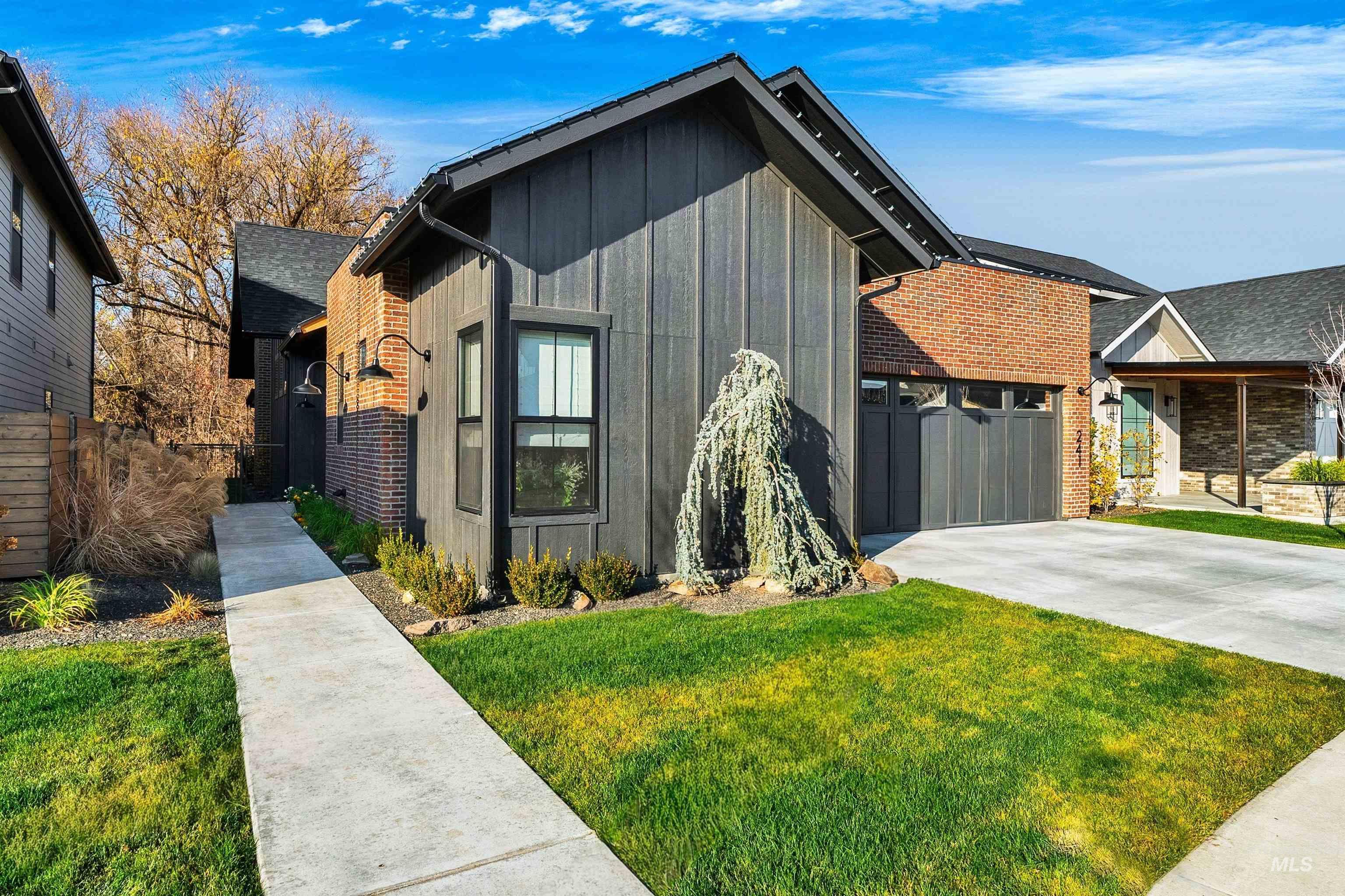 241 S Steel Farm Ave, Eagle, Idaho 83616-4561, 3 Bedrooms, 3 Bathrooms, Residential For Sale, Price $975,000,MLS 98974411