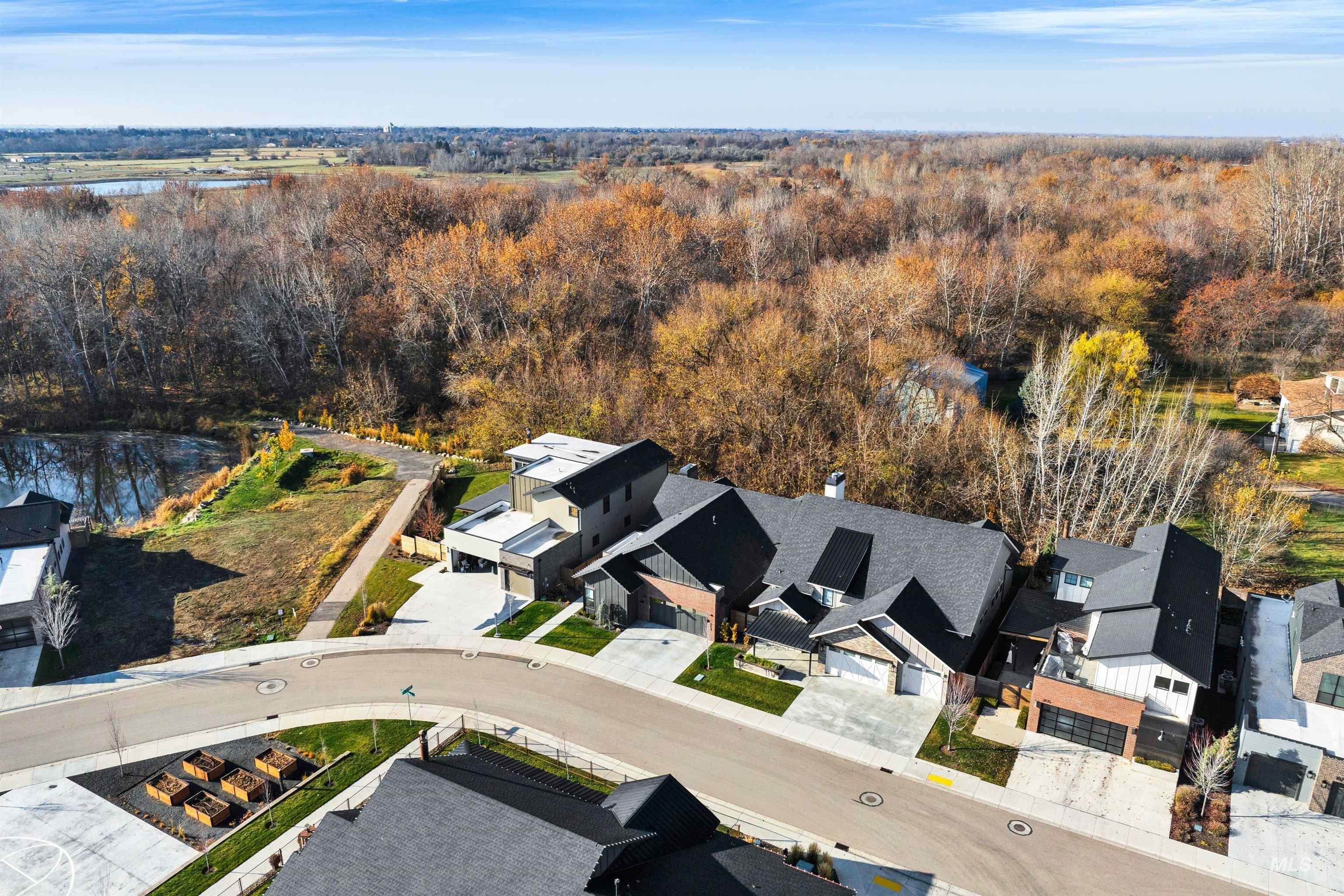 241 S Steel Farm Ave, Eagle, Idaho 83616-4561, 3 Bedrooms, 3 Bathrooms, Residential For Sale, Price $975,000,MLS 98974411