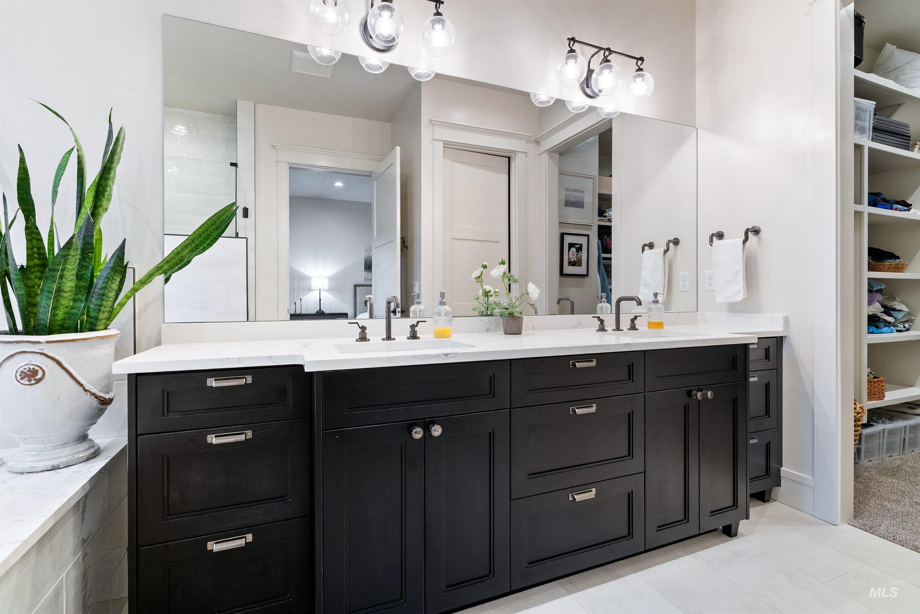 241 S Steel Farm Ave, Eagle, Idaho 83616-4561, 3 Bedrooms, 3 Bathrooms, Residential For Sale, Price $975,000,MLS 98974411