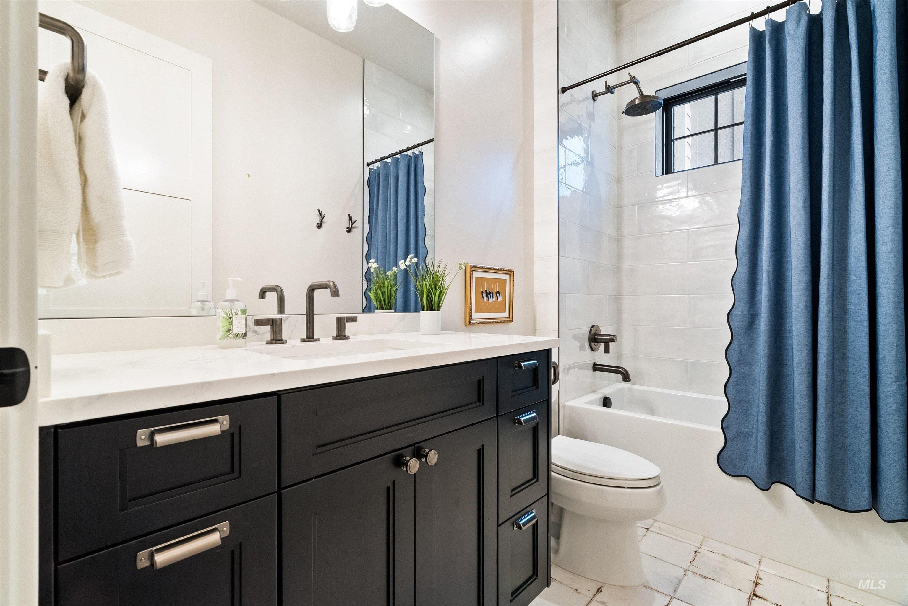 241 S Steel Farm Ave, Eagle, Idaho 83616-4561, 3 Bedrooms, 3 Bathrooms, Residential For Sale, Price $975,000,MLS 98974411