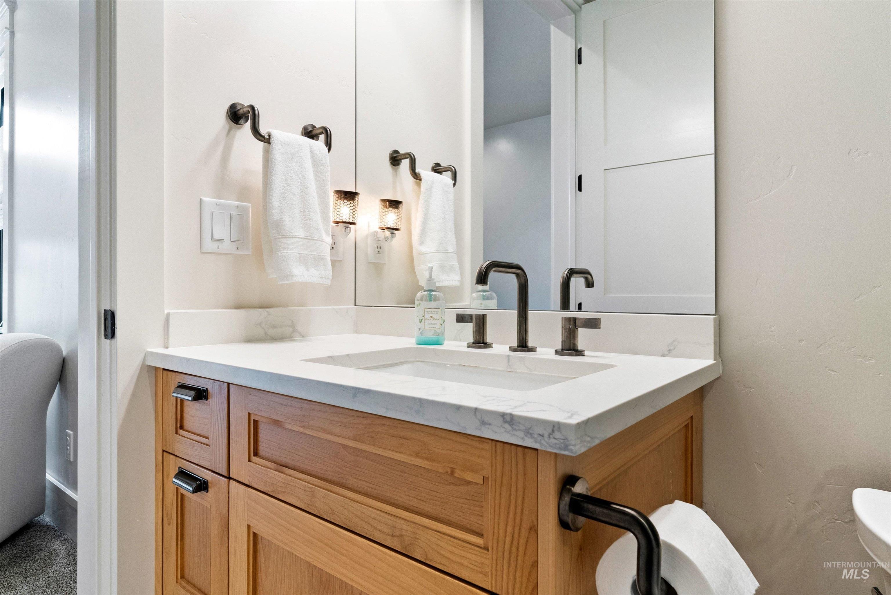 241 S Steel Farm Ave, Eagle, Idaho 83616-4561, 3 Bedrooms, 3 Bathrooms, Residential For Sale, Price $975,000,MLS 98974411