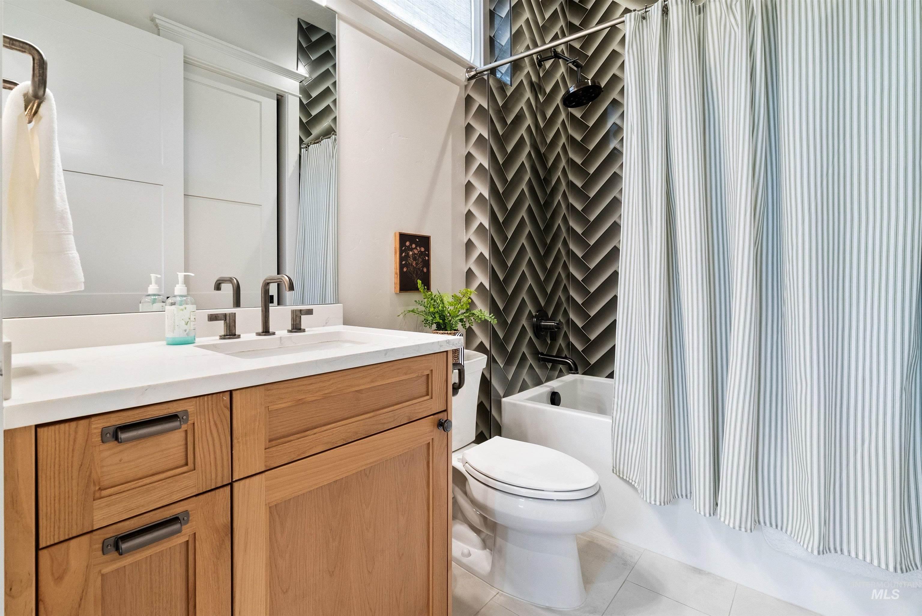 241 S Steel Farm Ave, Eagle, Idaho 83616-4561, 3 Bedrooms, 3 Bathrooms, Residential For Sale, Price $975,000,MLS 98974411