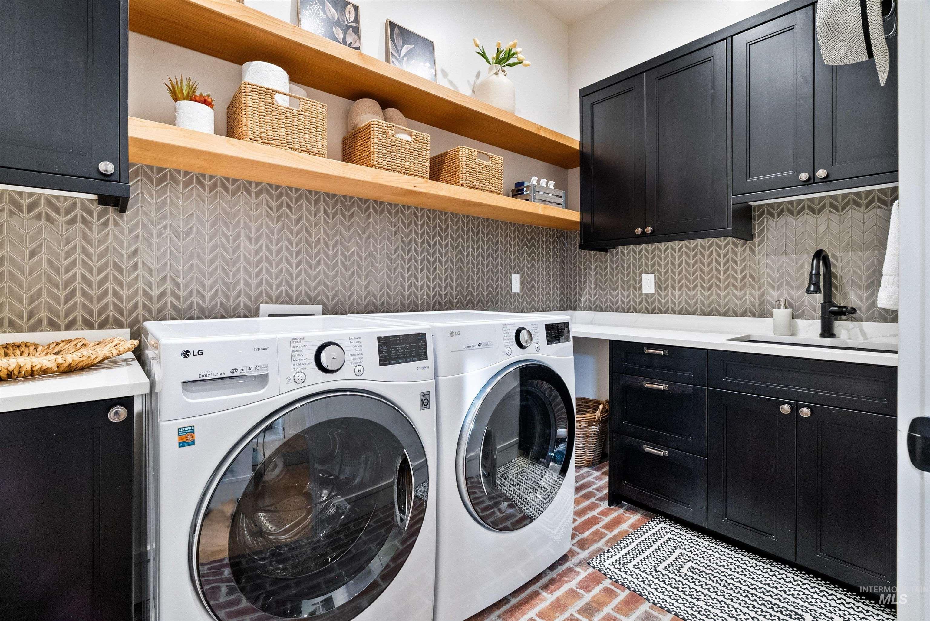 241 S Steel Farm Ave, Eagle, Idaho 83616-4561, 3 Bedrooms, 3 Bathrooms, Residential For Sale, Price $975,000,MLS 98974411