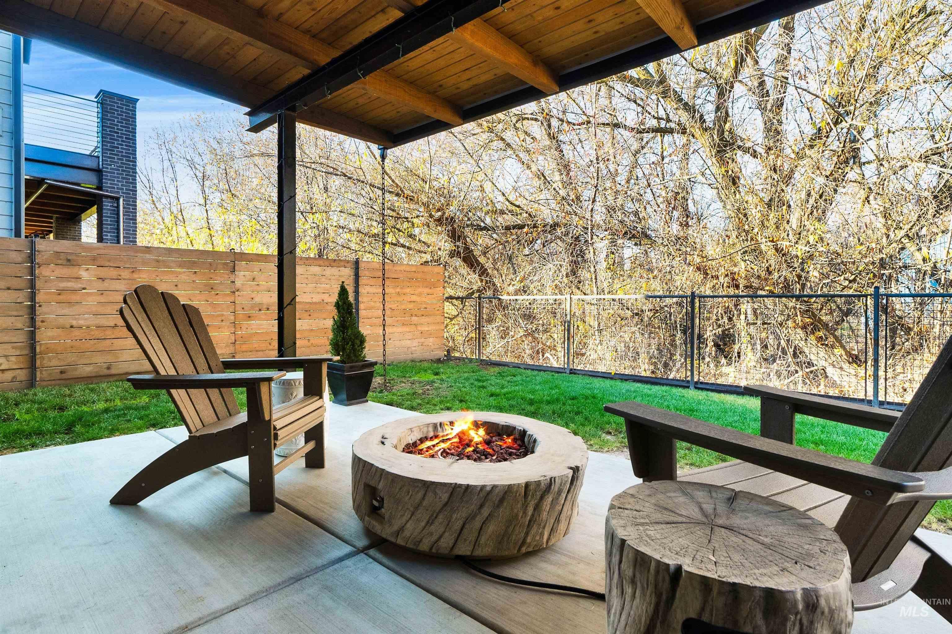 241 S Steel Farm Ave, Eagle, Idaho 83616-4561, 3 Bedrooms, 3 Bathrooms, Residential For Sale, Price $975,000,MLS 98974411