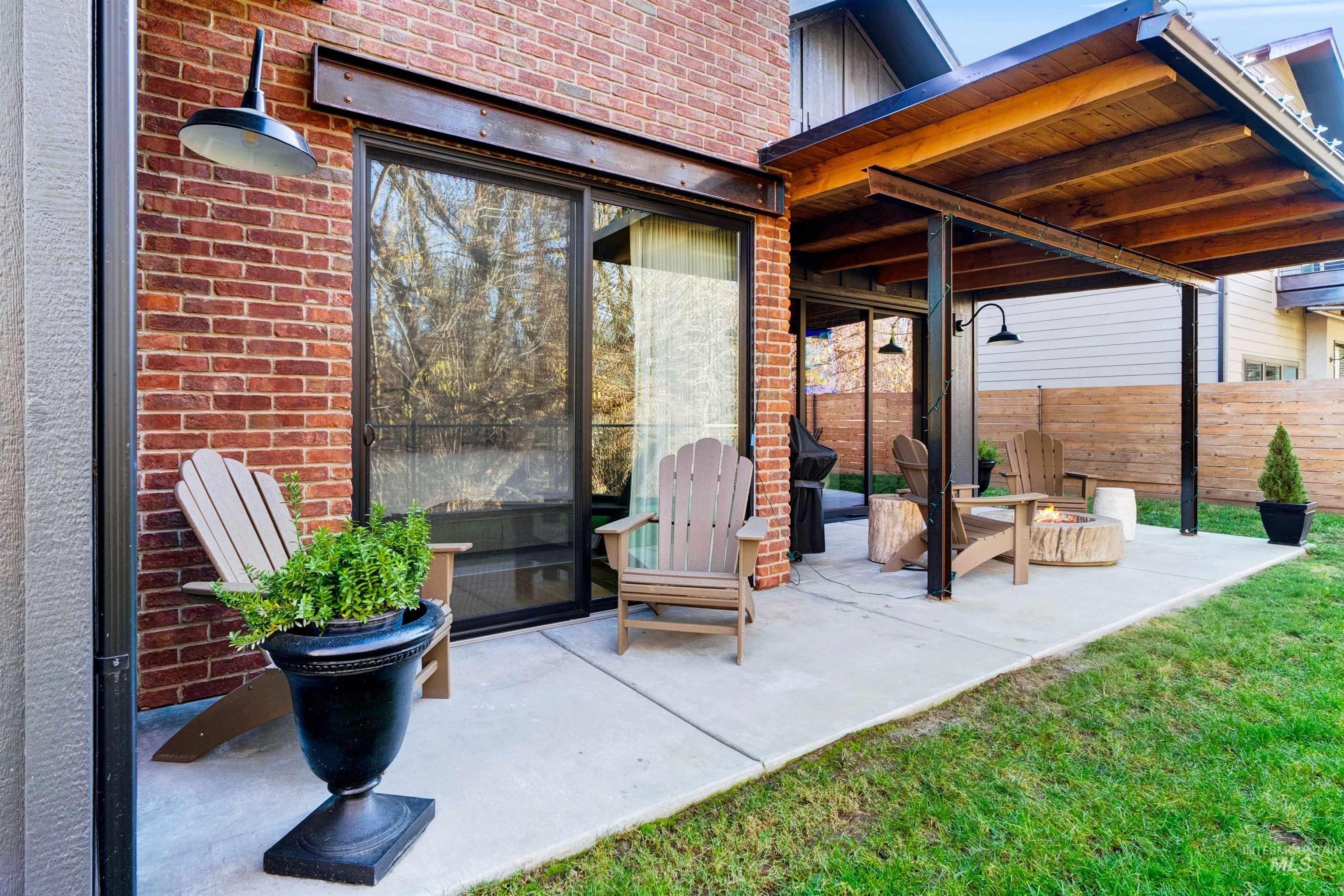 241 S Steel Farm Ave, Eagle, Idaho 83616-4561, 3 Bedrooms, 3 Bathrooms, Residential For Sale, Price $975,000,MLS 98974411