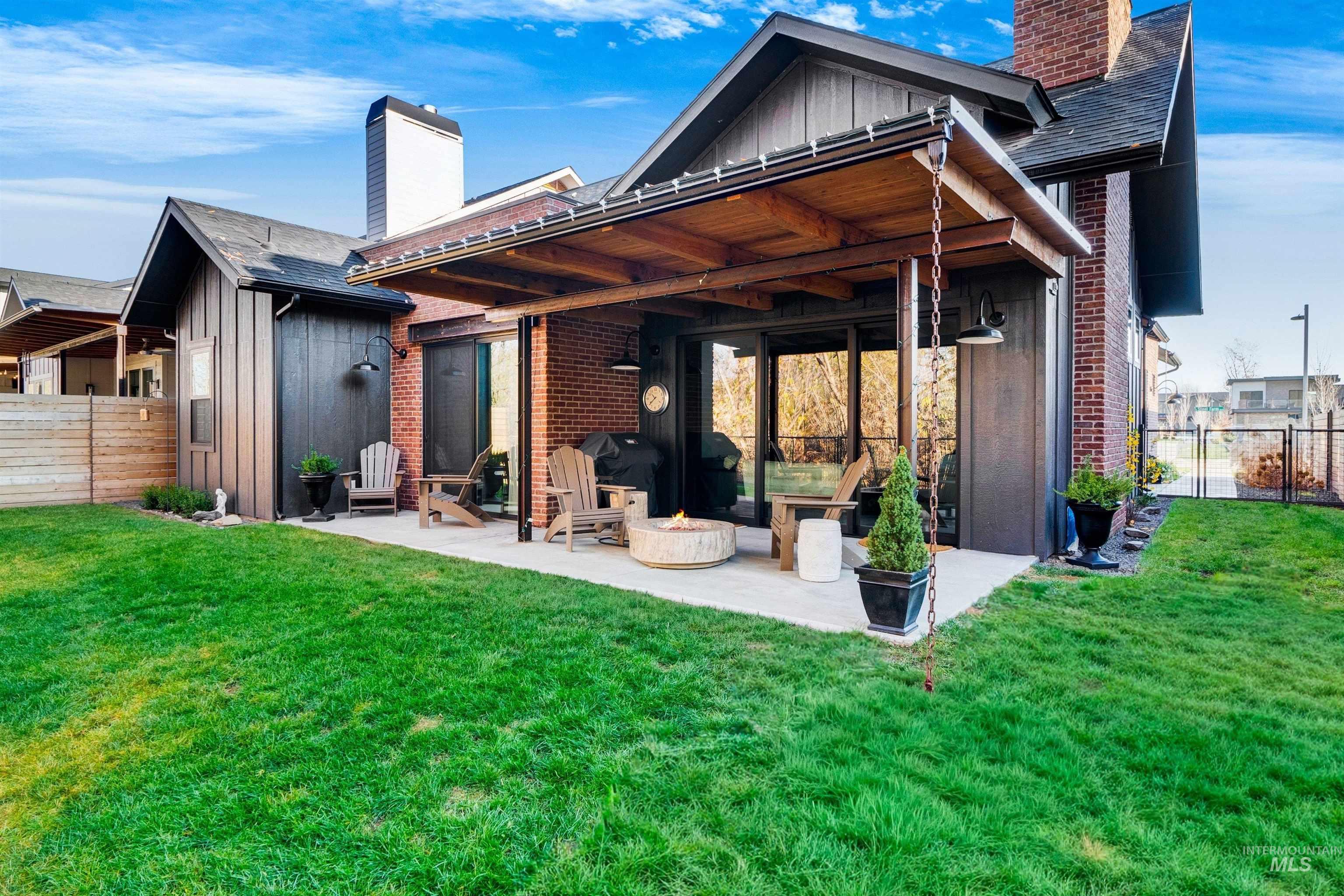 241 S Steel Farm Ave, Eagle, Idaho 83616-4561, 3 Bedrooms, 3 Bathrooms, Residential For Sale, Price $975,000,MLS 98974411