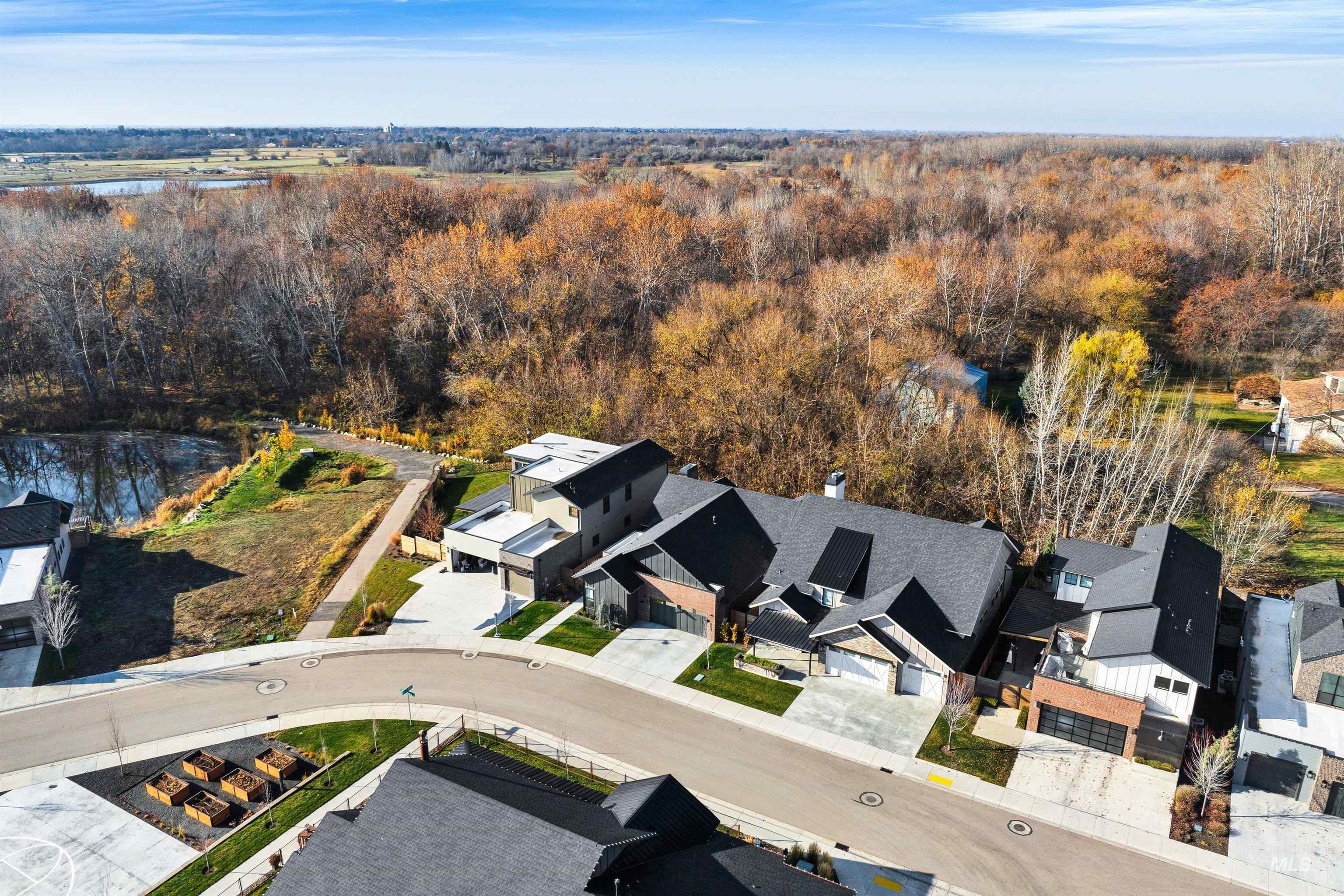 241 S Steel Farm Ave, Eagle, Idaho 83616-4561, 3 Bedrooms, 3 Bathrooms, Residential For Sale, Price $975,000,MLS 98974411