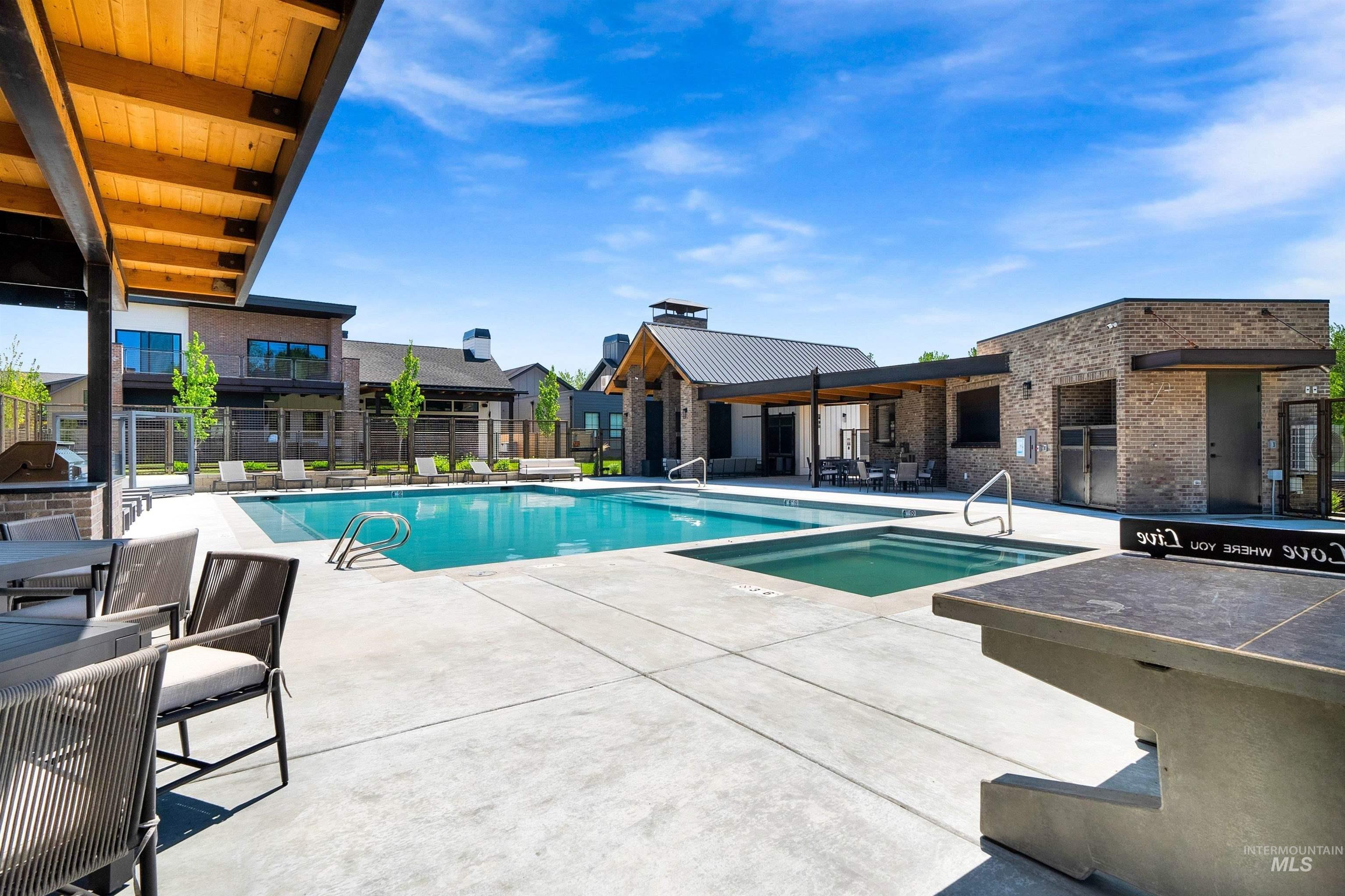 241 S Steel Farm Ave, Eagle, Idaho 83616-4561, 3 Bedrooms, 3 Bathrooms, Residential For Sale, Price $975,000,MLS 98974411