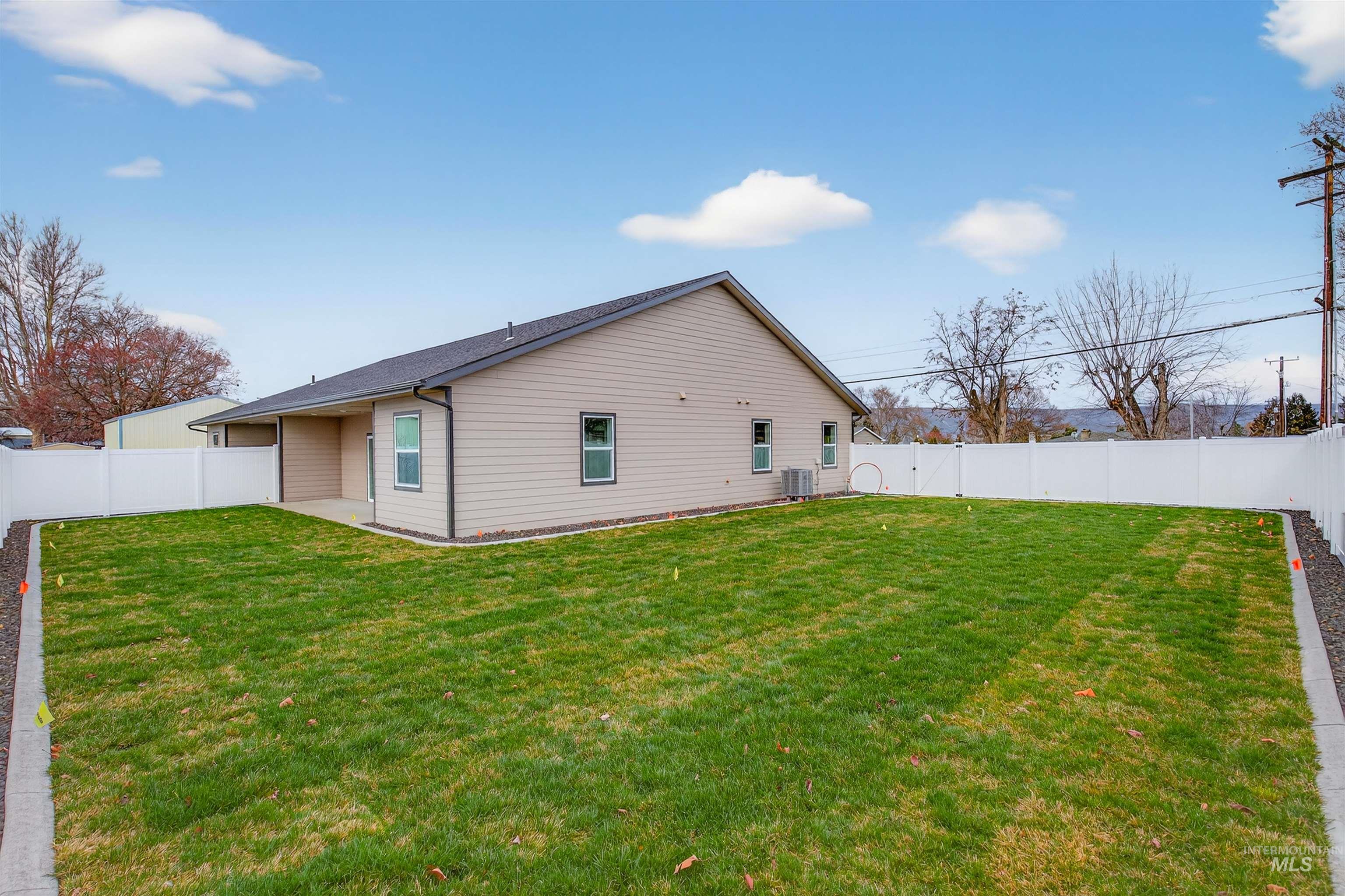 606 Warner Ave, Lewiston, Idaho 83501, 3 Bedrooms, 2 Bathrooms, Residential For Sale, Price $450,000, 98974412