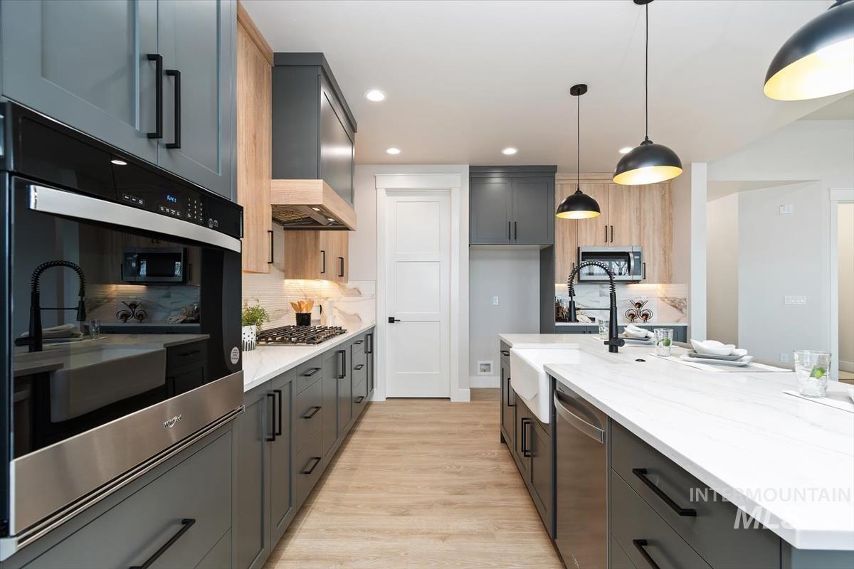 357 W. Flour Mill Ct., Middleton, Idaho 83644, 3 Bedrooms, 2.5 Bathrooms, Residential For Sale, Price $712,900,MLS 98974416