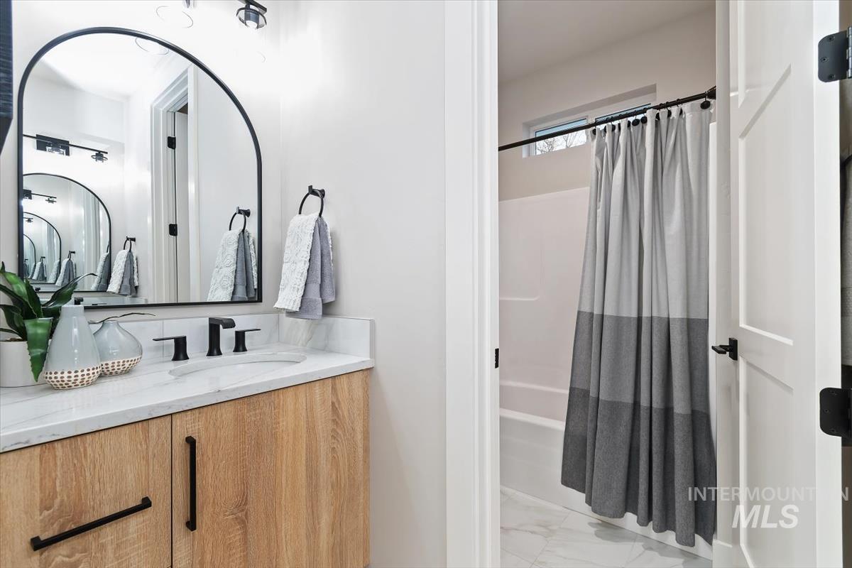 357 W. Flour Mill Ct., Middleton, Idaho 83644, 3 Bedrooms, 2.5 Bathrooms, Residential For Sale, Price $712,900,MLS 98974416